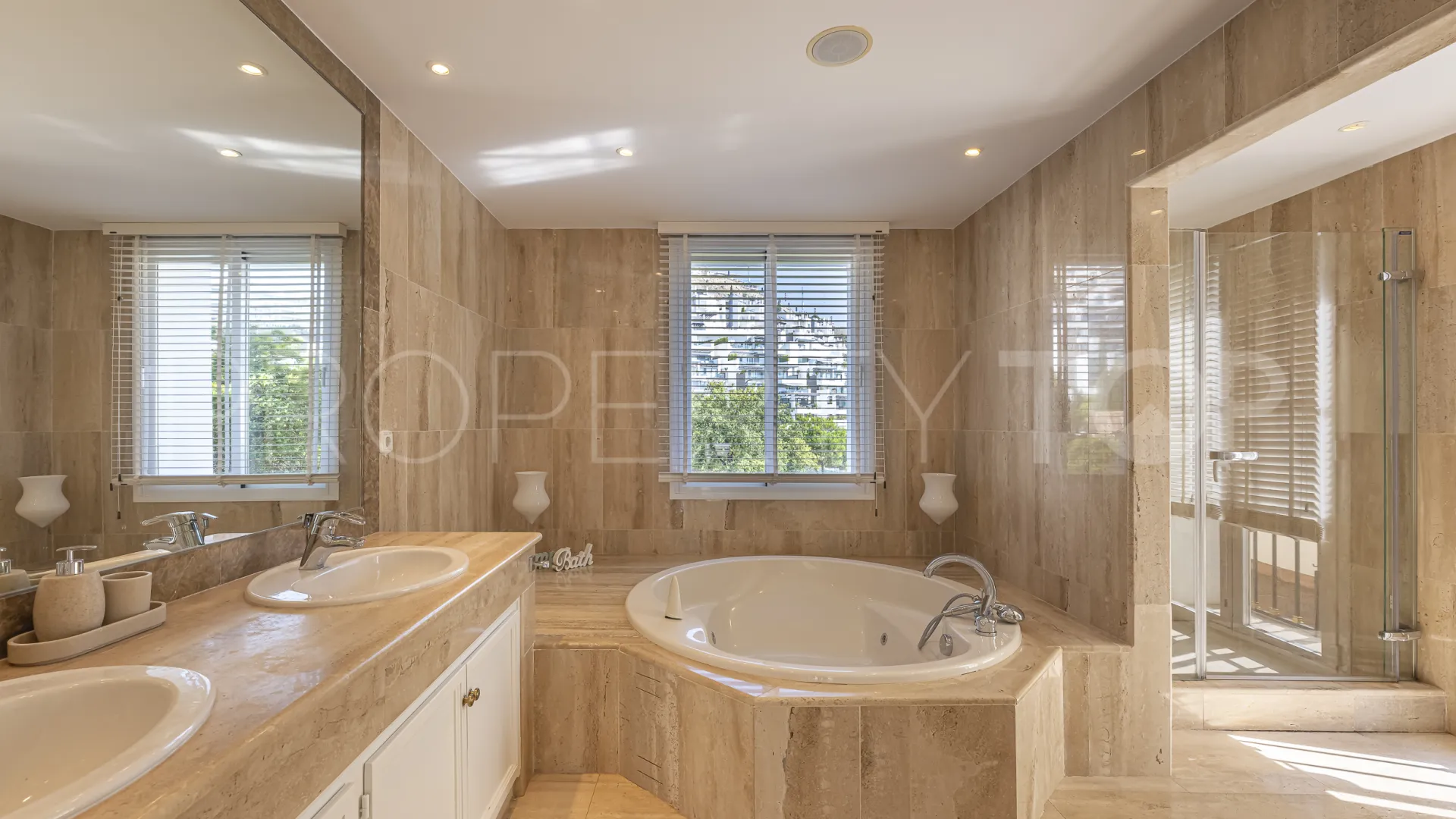 Buy villa in El Herrojo