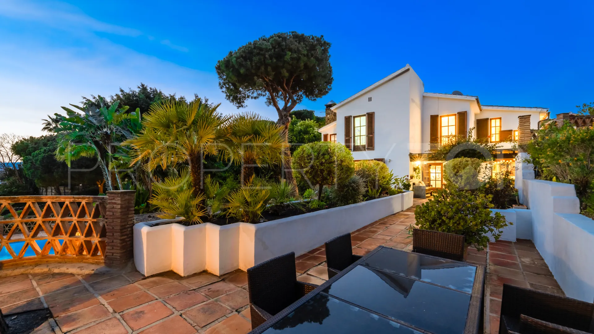 Comprar villa en Elviria
