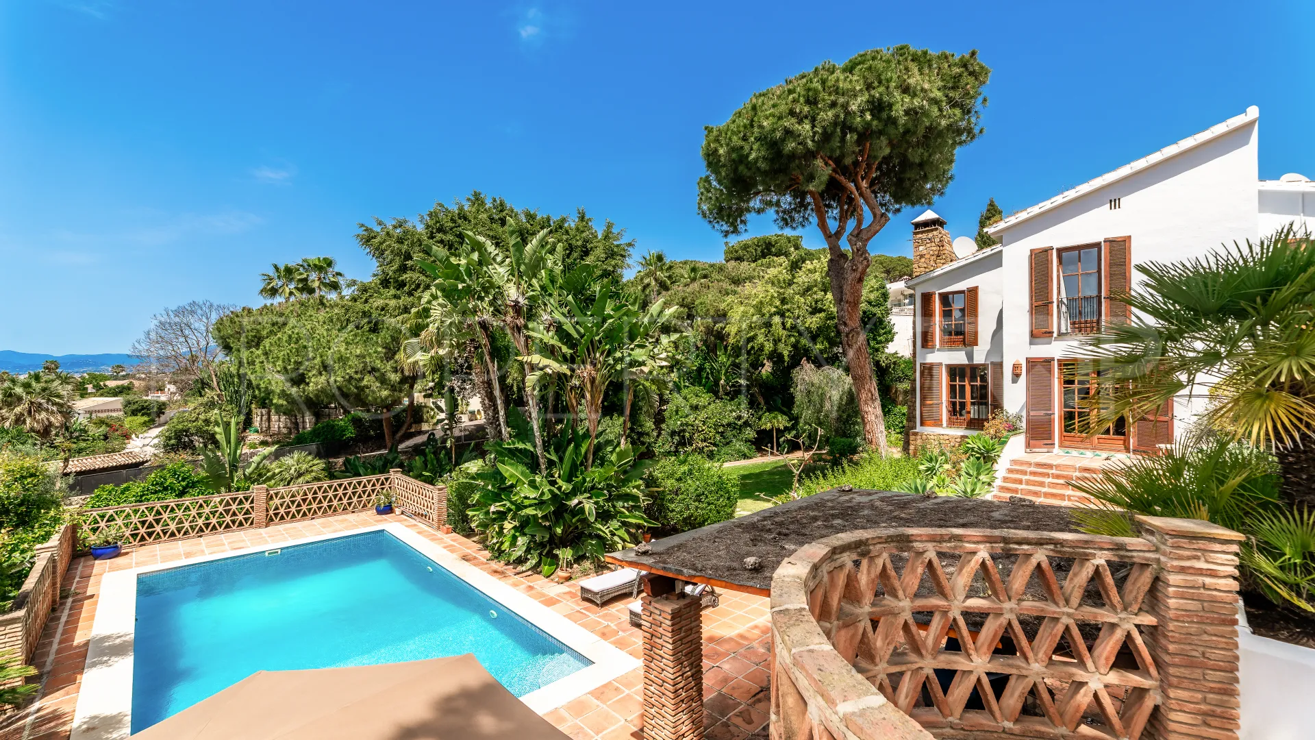 Comprar villa en Elviria