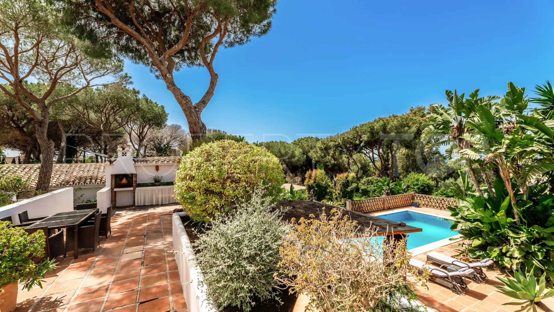 Comprar villa en Elviria