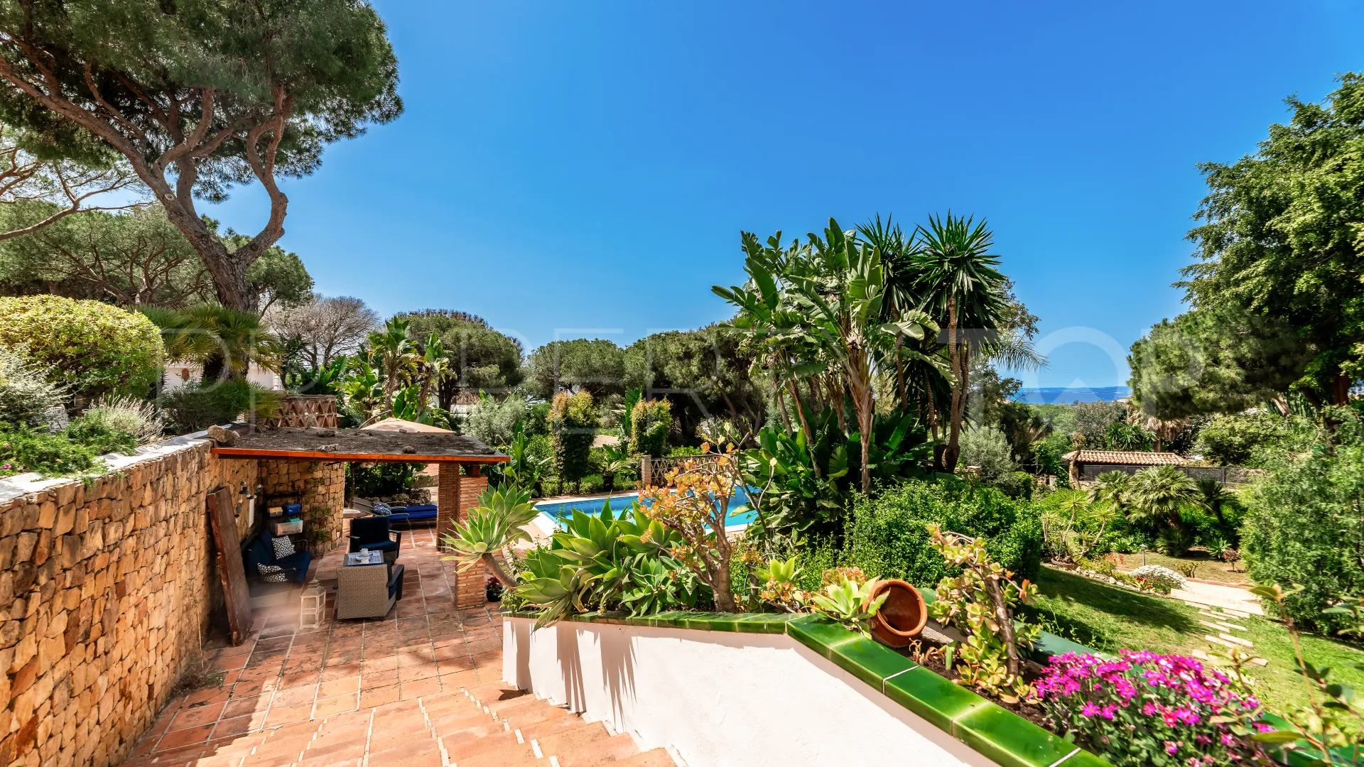 Comprar villa en Elviria