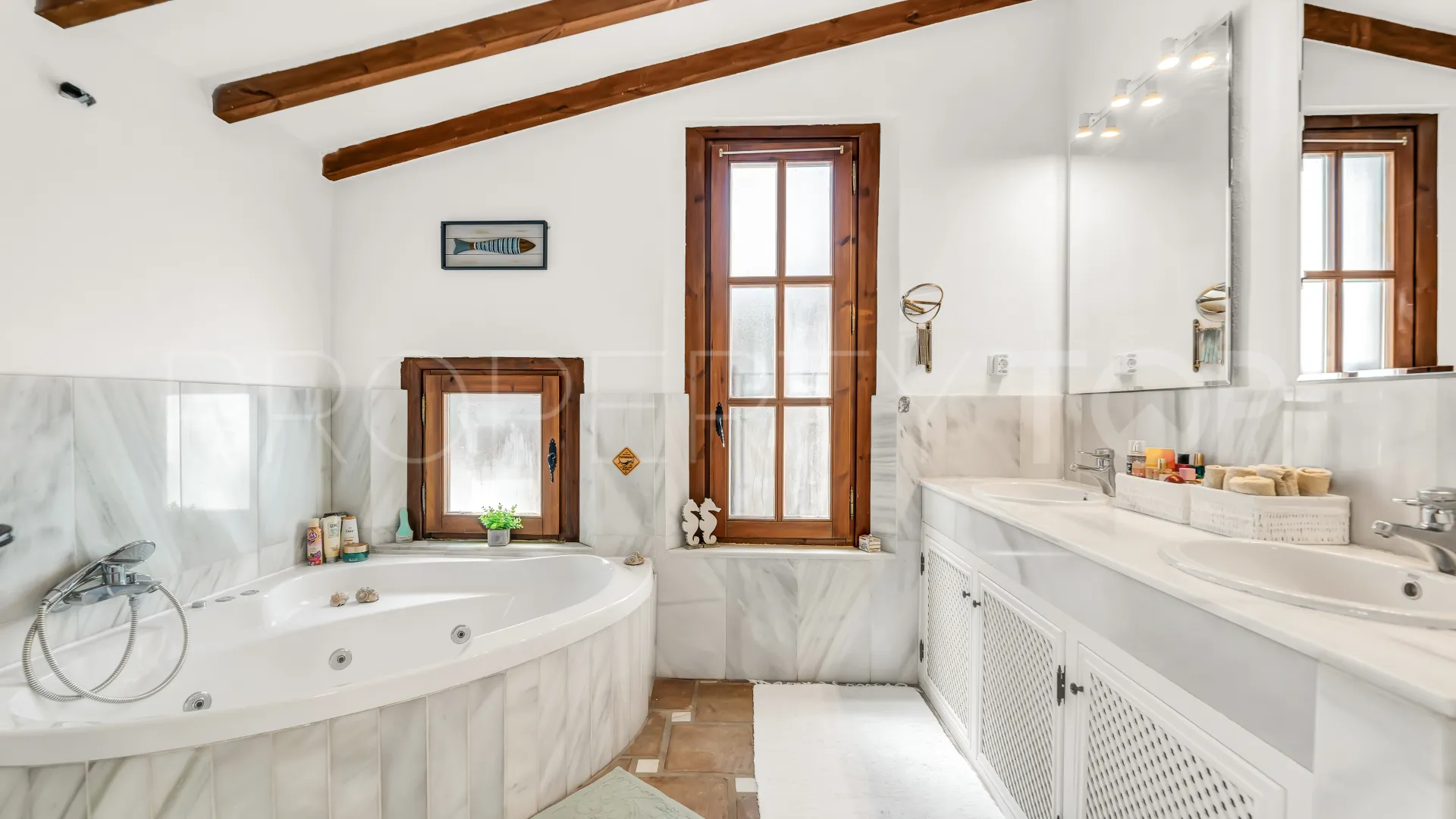 Comprar villa en Elviria