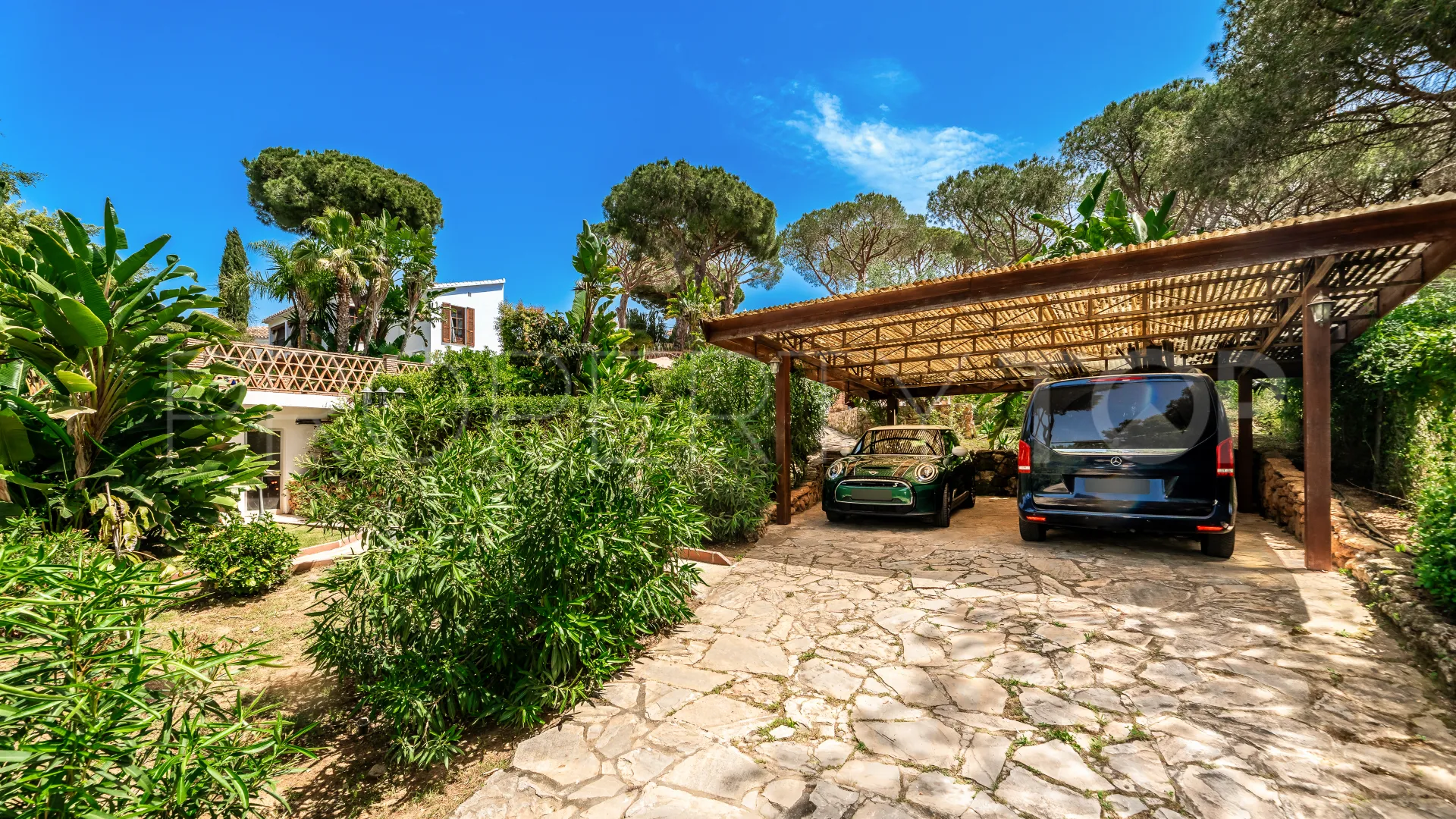 Comprar villa en Elviria