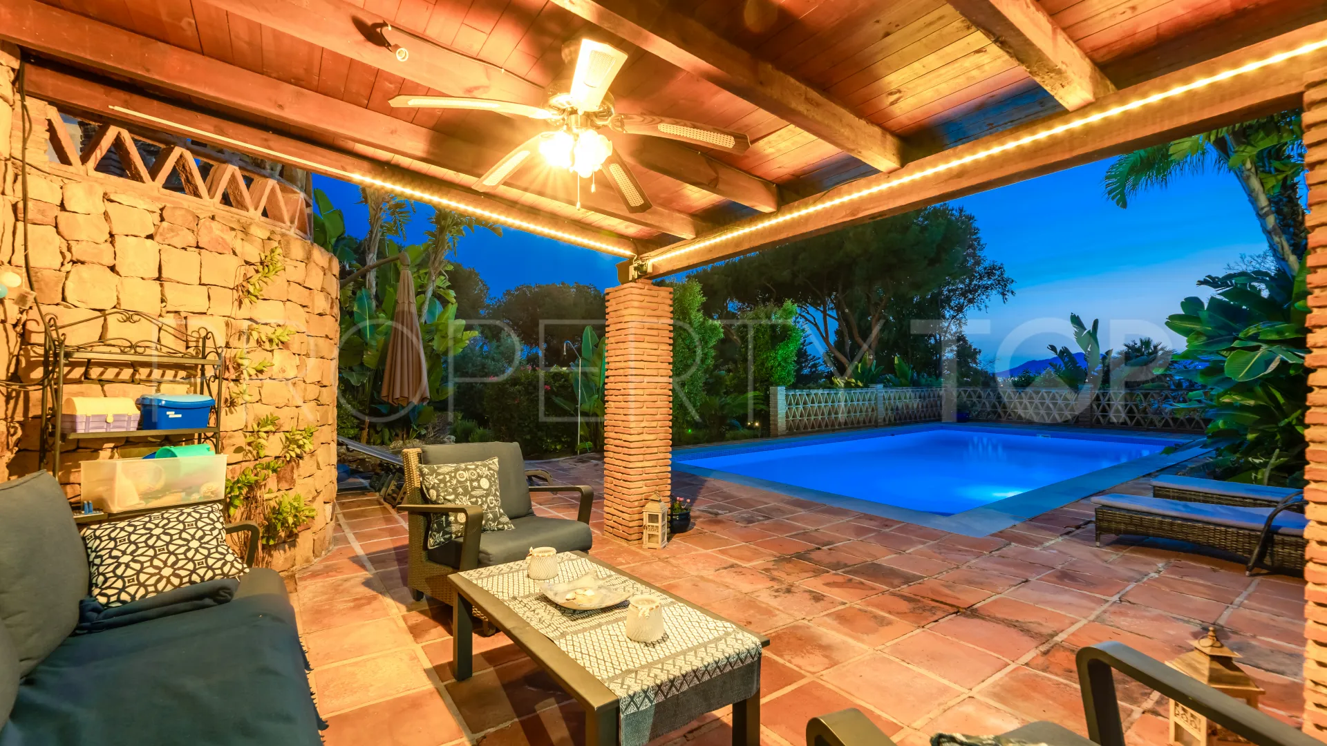 Comprar villa en Elviria