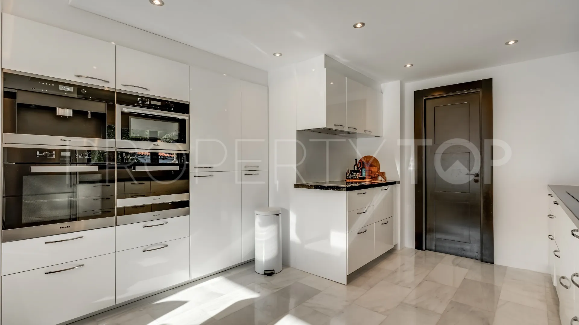 Nueva Andalucia, villa a la venta