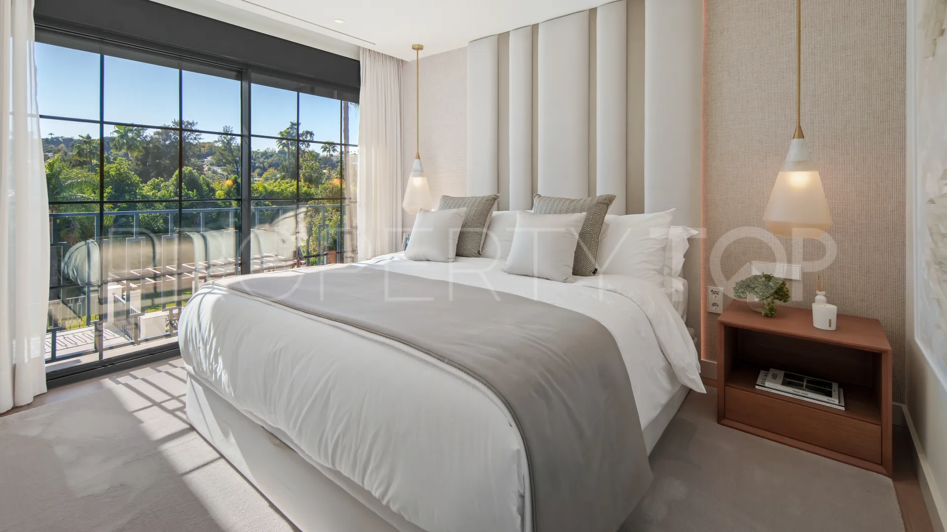 Villa con 6 dormitorios en venta en Nueva Andalucia