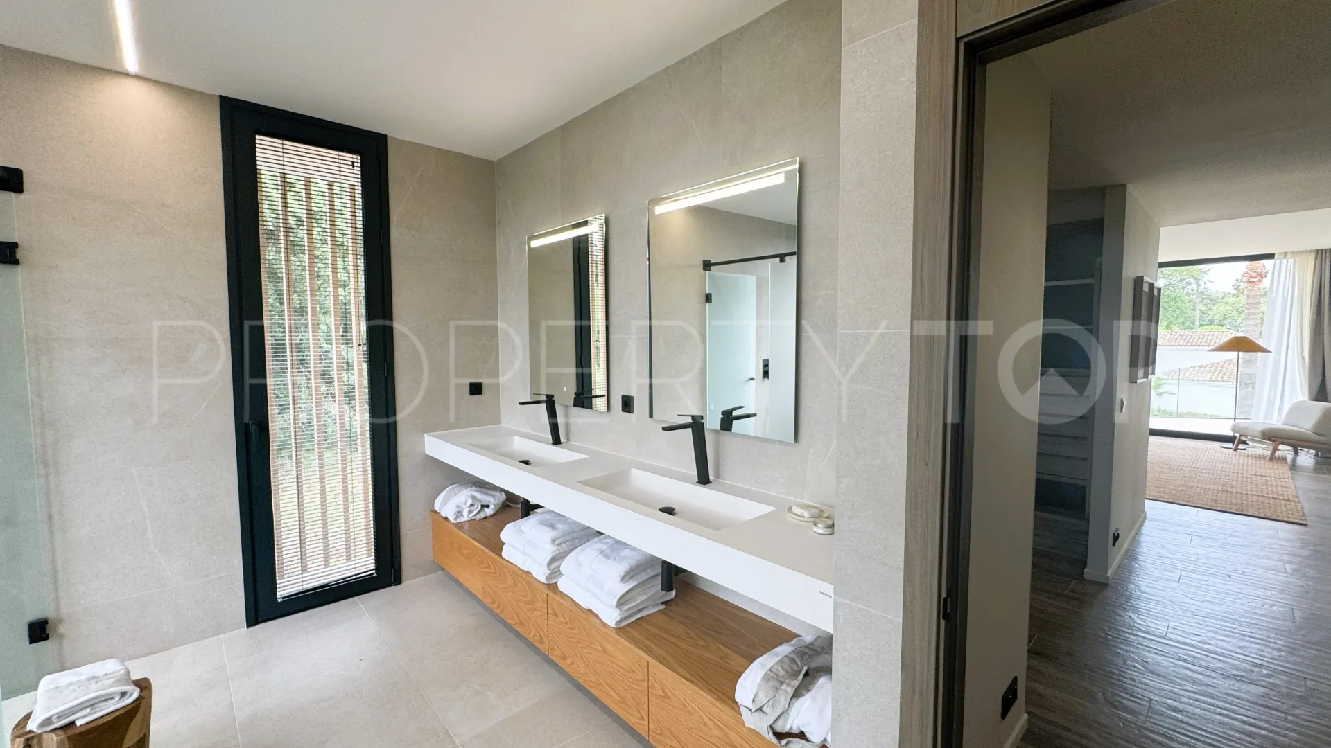 Sotogrande Costa, villa de 5 dormitorios en venta