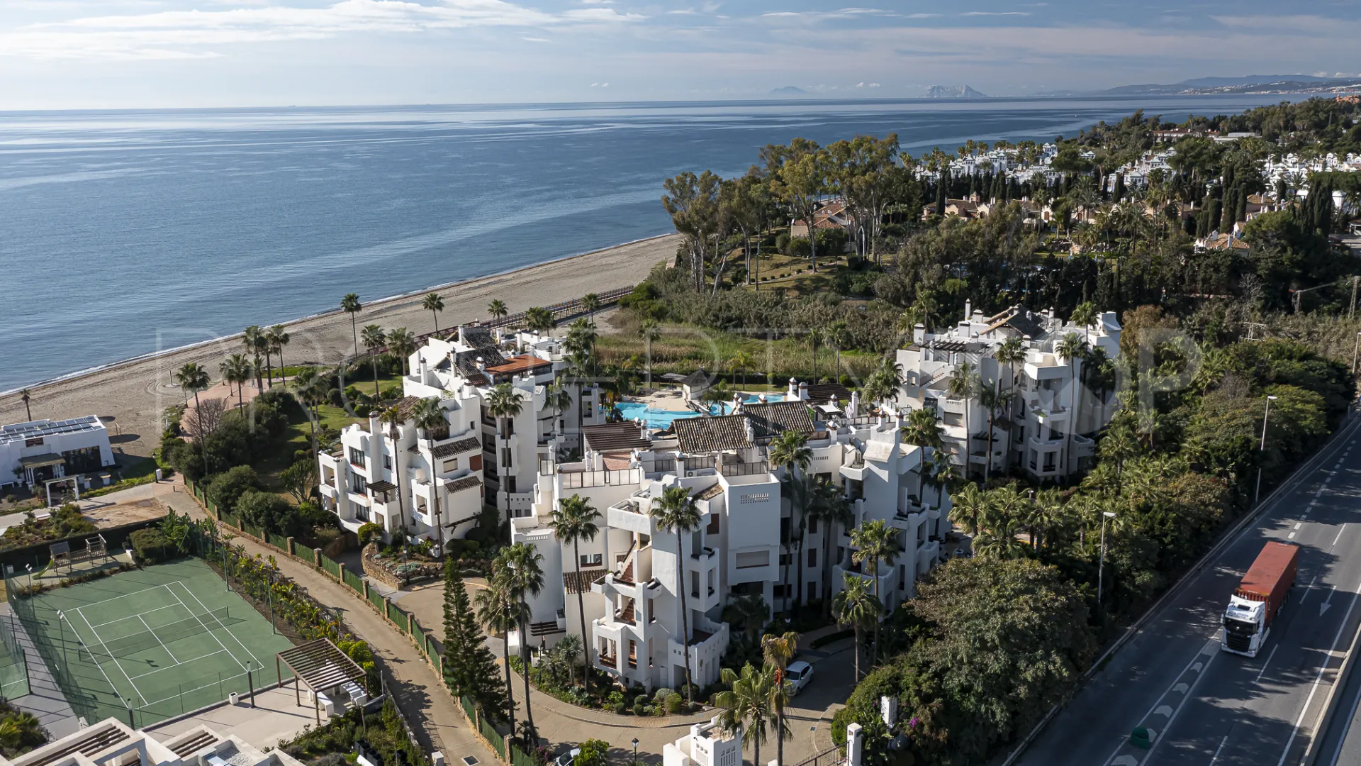 Se vende apartamento de 3 dormitorios en Bahía del Velerín