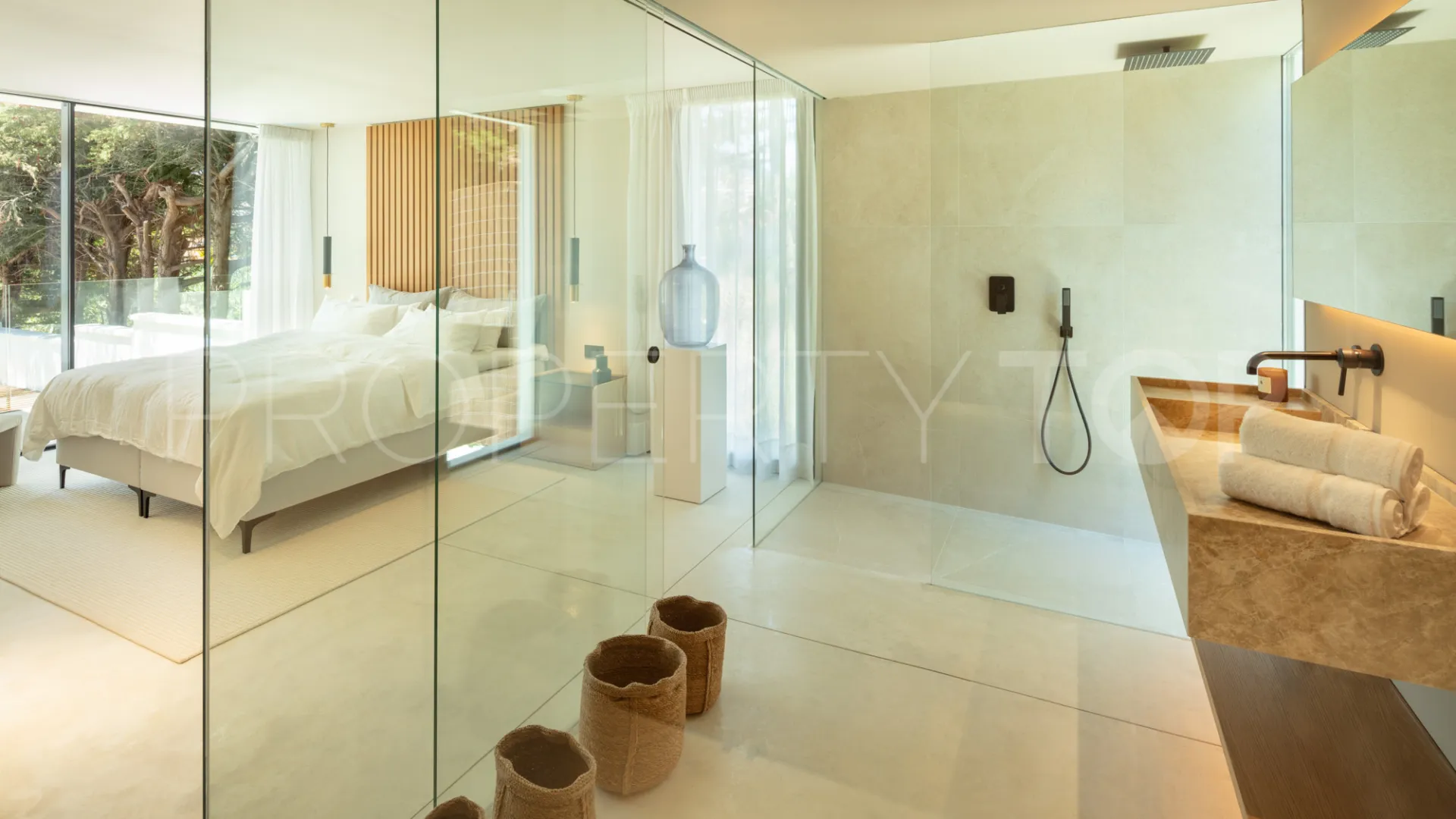 For sale villa in Nueva Andalucia with 4 bedrooms