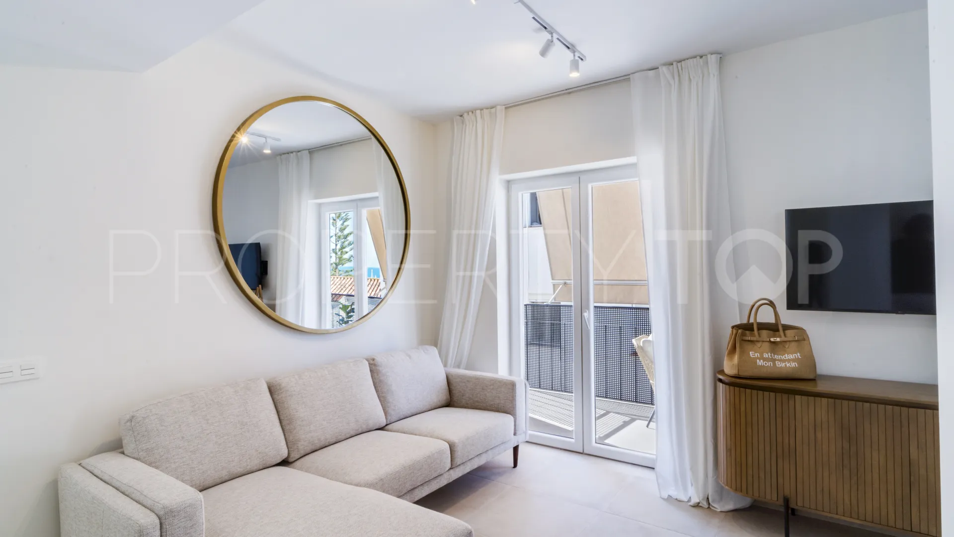 Apartment for sale in Estepona Puerto