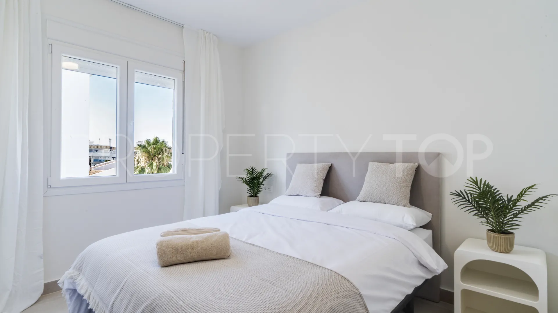 Apartment for sale in Estepona Puerto