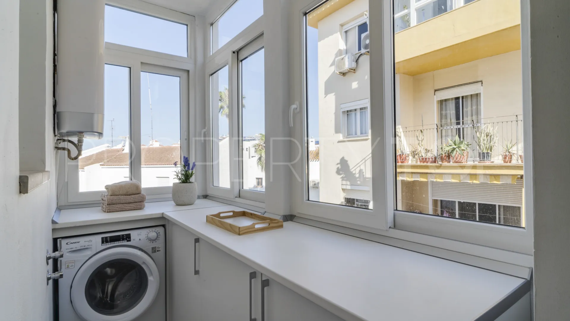 Apartment for sale in Estepona Puerto