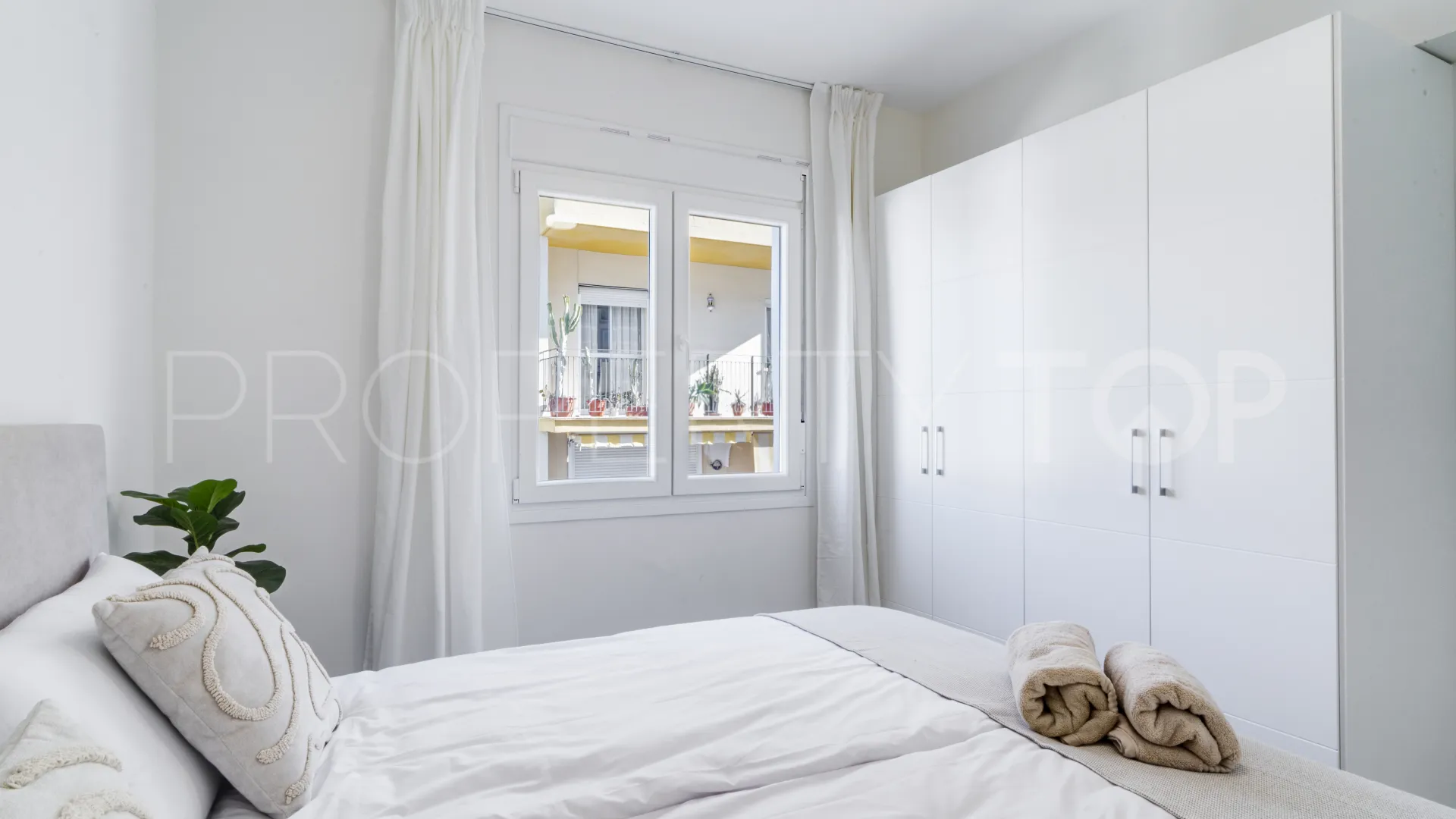 Apartment for sale in Estepona Puerto