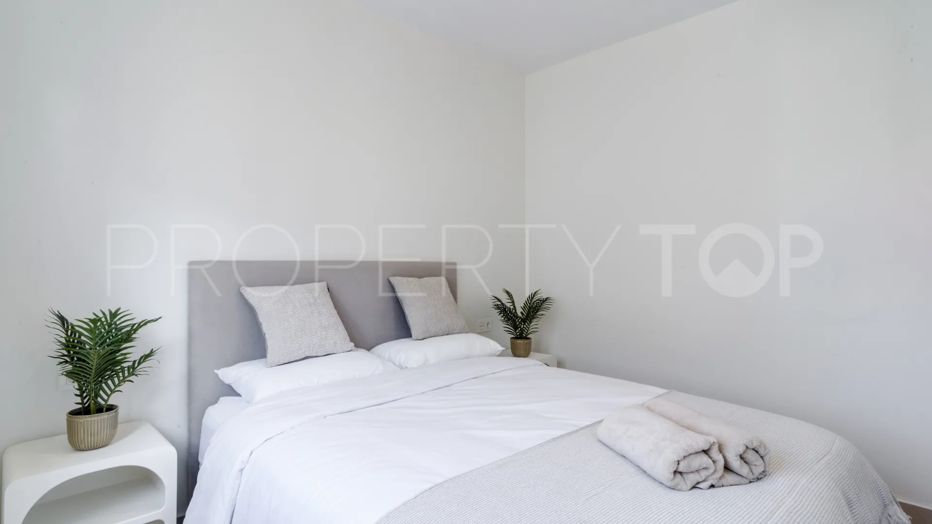 Apartment for sale in Estepona Puerto