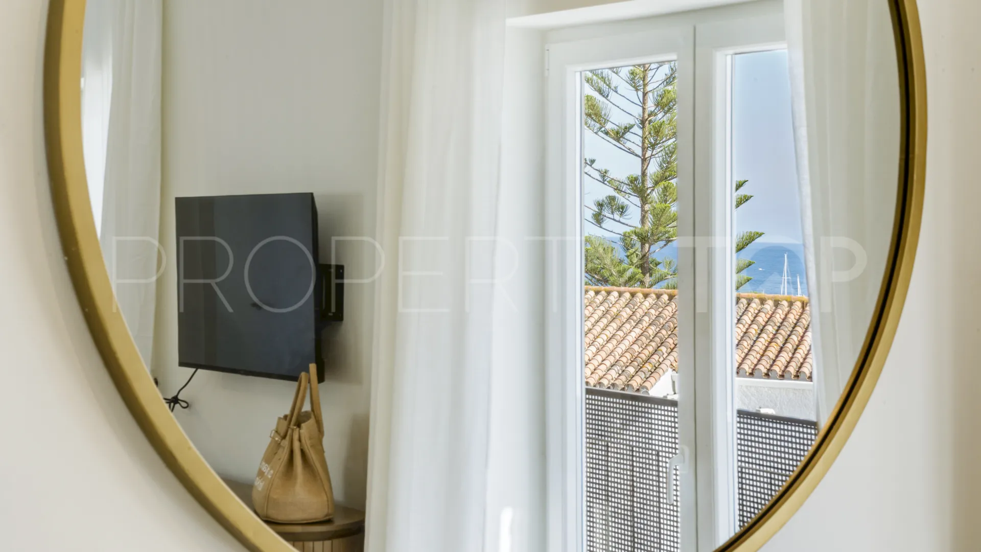 Apartment for sale in Estepona Puerto