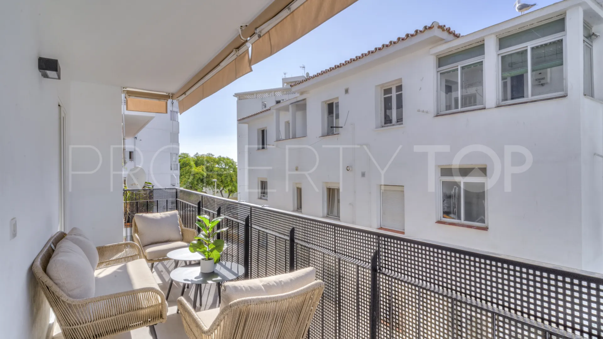 Apartment for sale in Estepona Puerto
