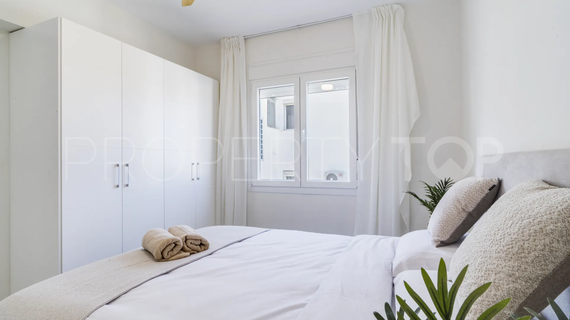 Apartment for sale in Estepona Puerto