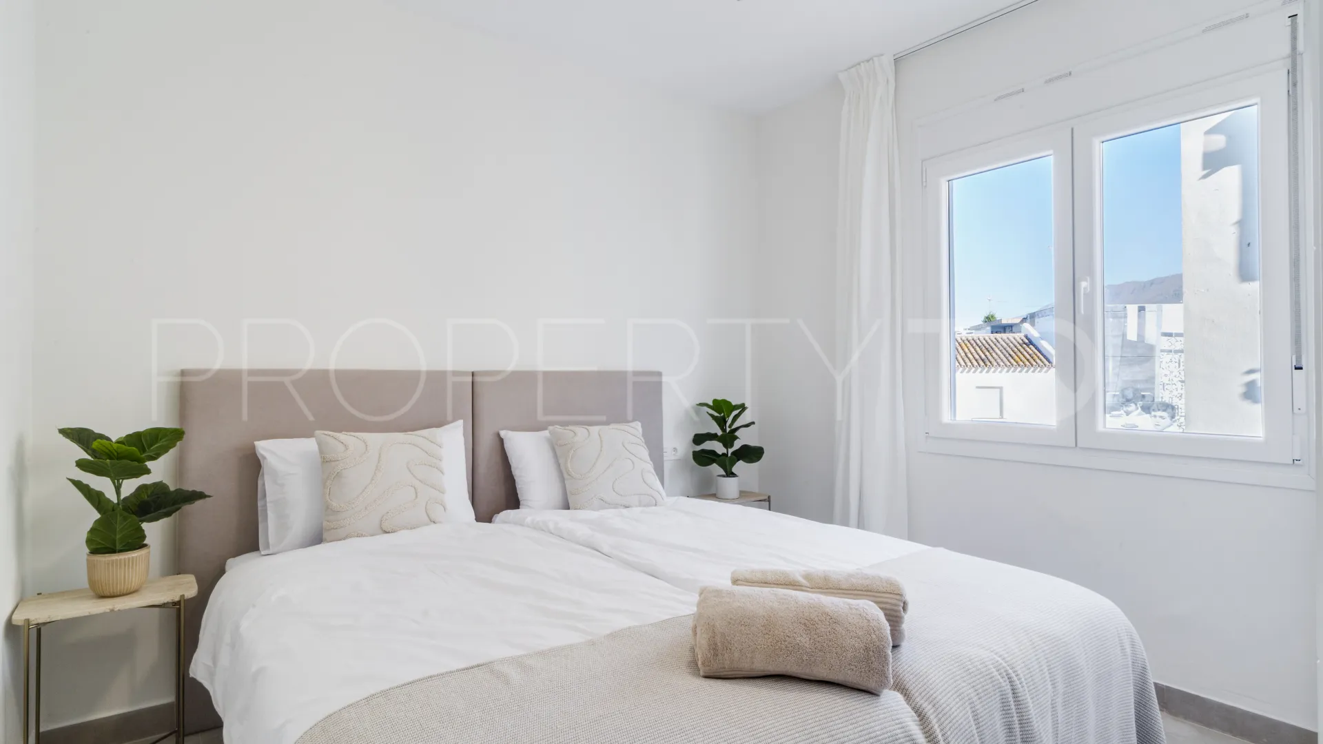 Apartment for sale in Estepona Puerto