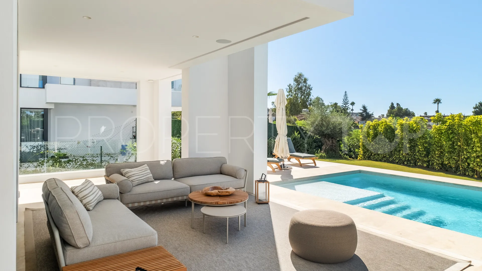 For sale El Paraiso villa with 6 bedrooms