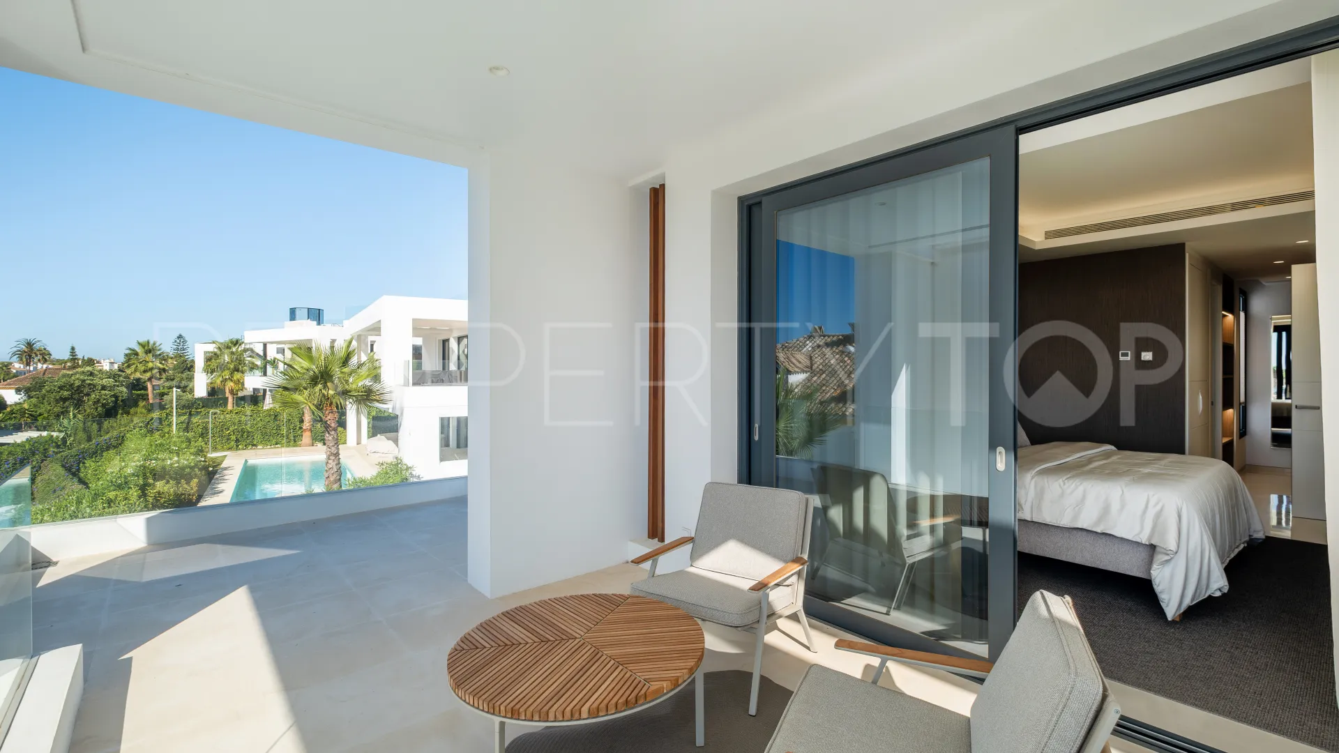 For sale El Paraiso villa with 6 bedrooms