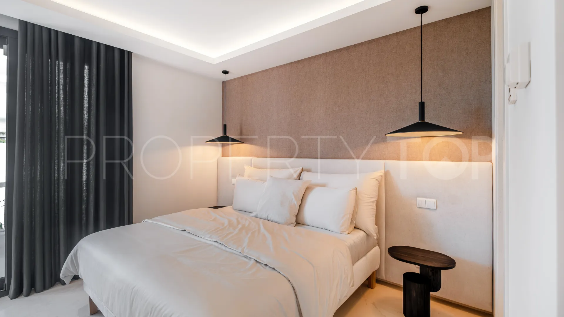 For sale El Paraiso villa with 6 bedrooms