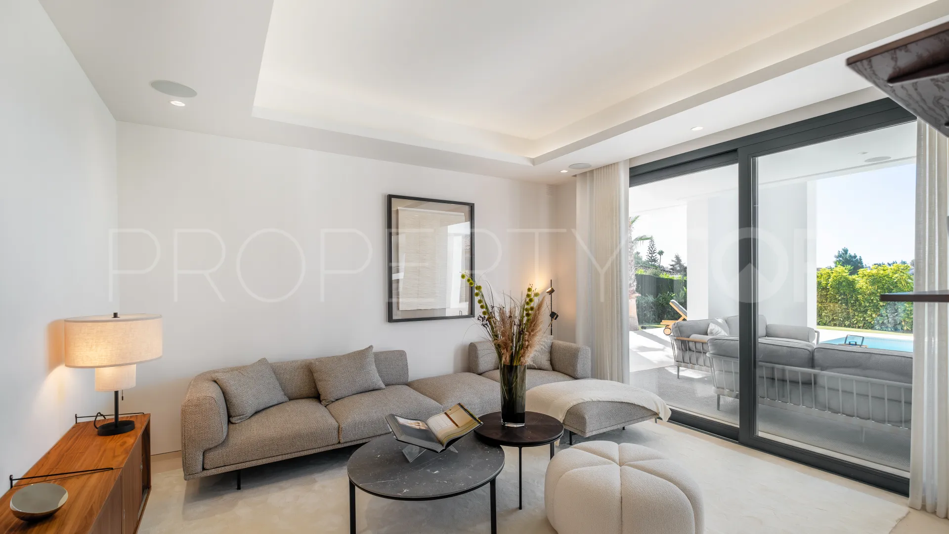 For sale El Paraiso villa with 6 bedrooms