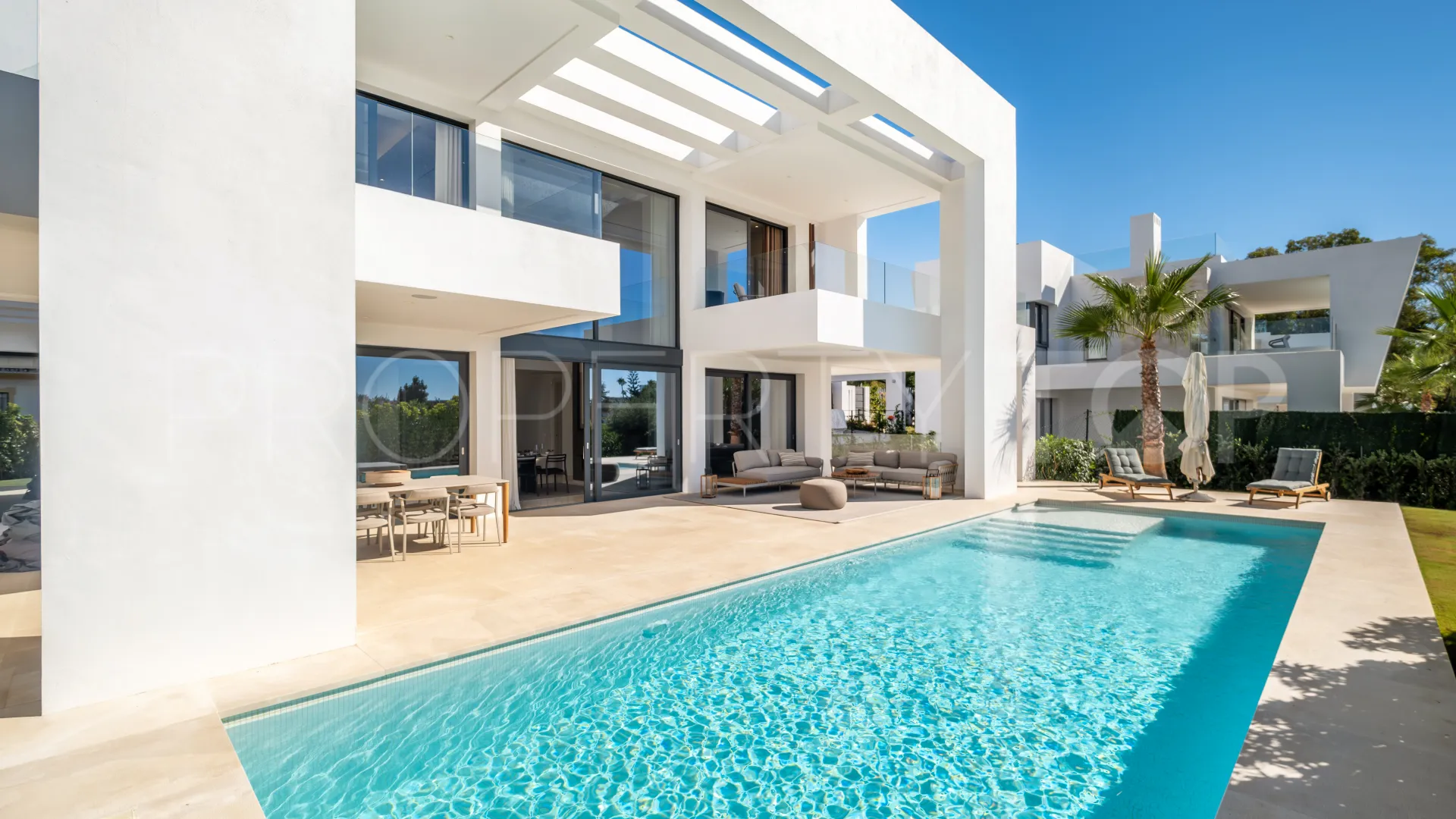 For sale El Paraiso villa with 6 bedrooms