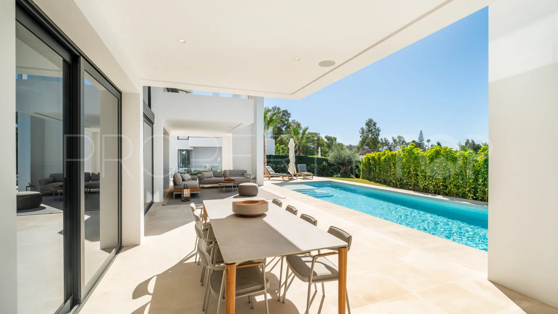 For sale El Paraiso villa with 6 bedrooms
