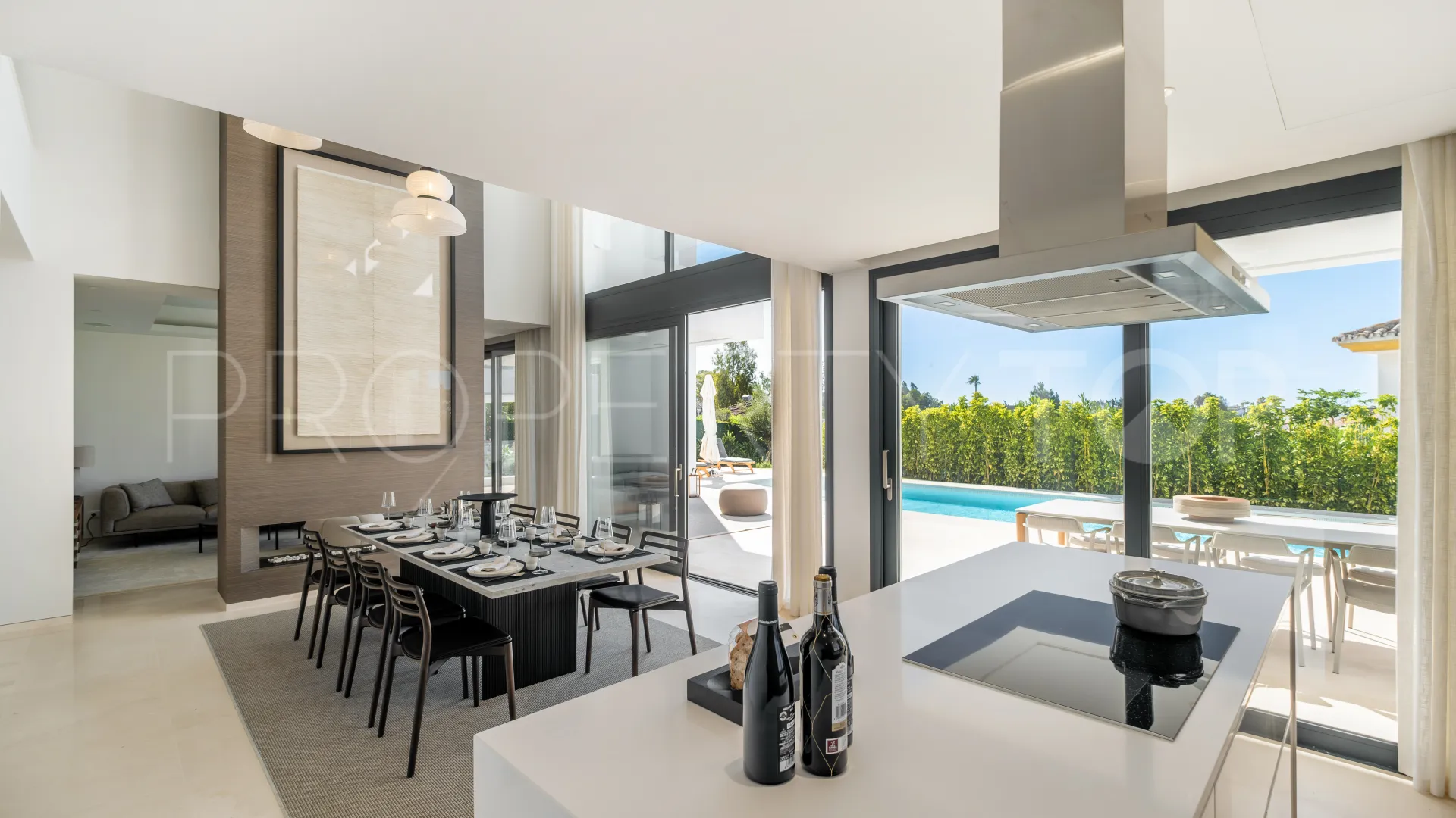 For sale El Paraiso villa with 6 bedrooms