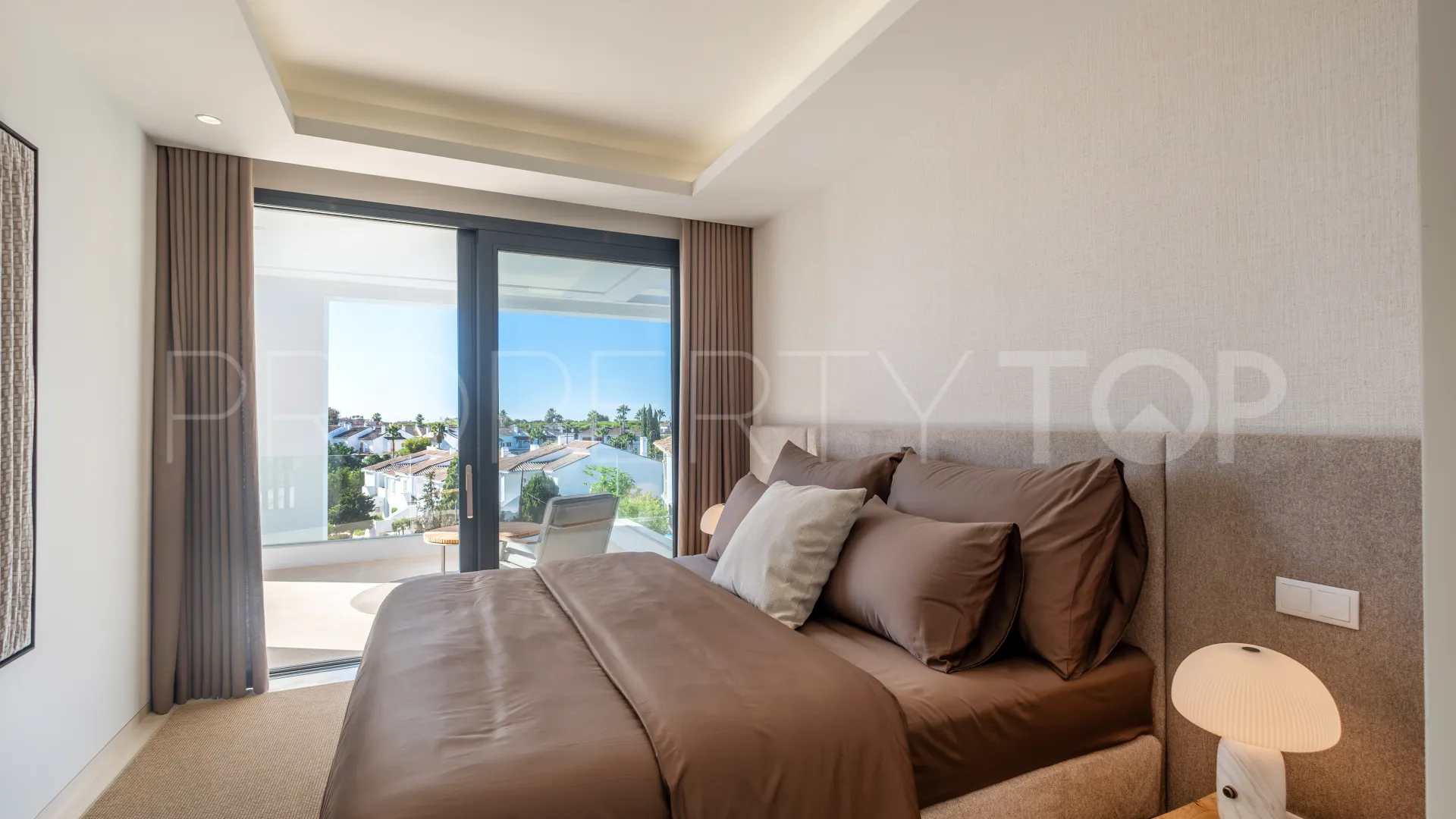 For sale El Paraiso villa with 6 bedrooms