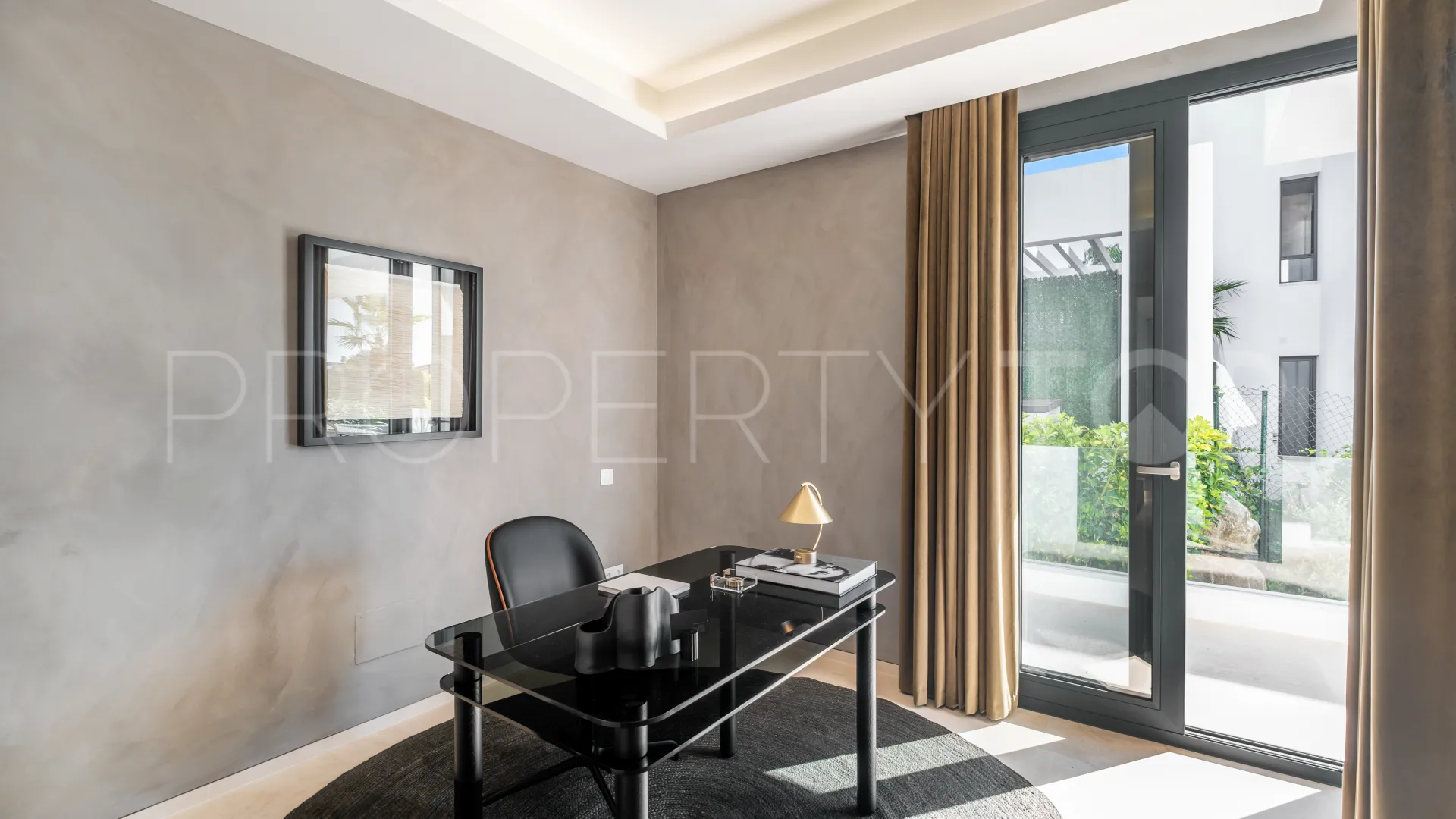 For sale El Paraiso villa with 6 bedrooms