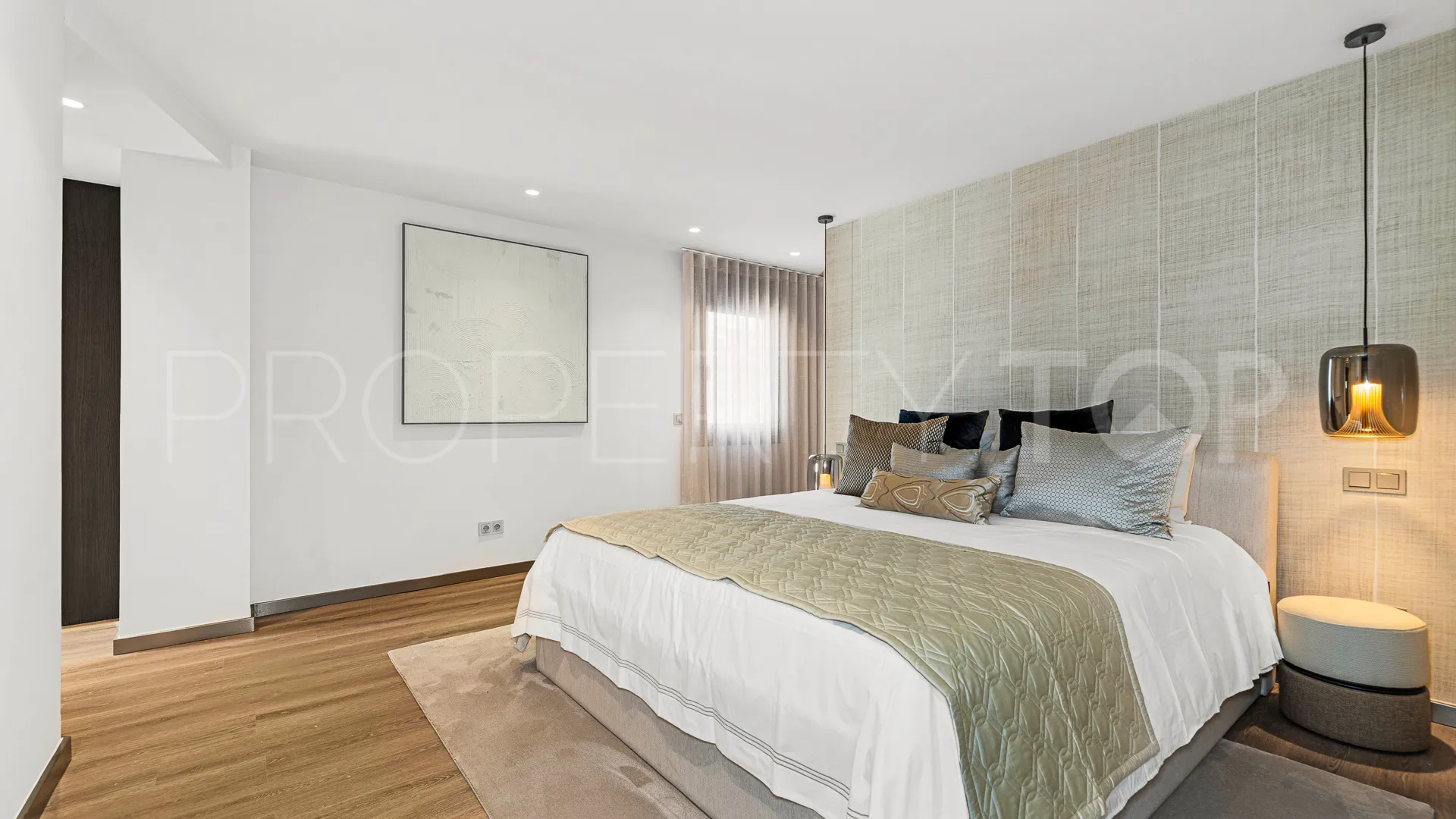 Apartamento de 5 dormitorios a la venta en Marbella - Puerto Banus