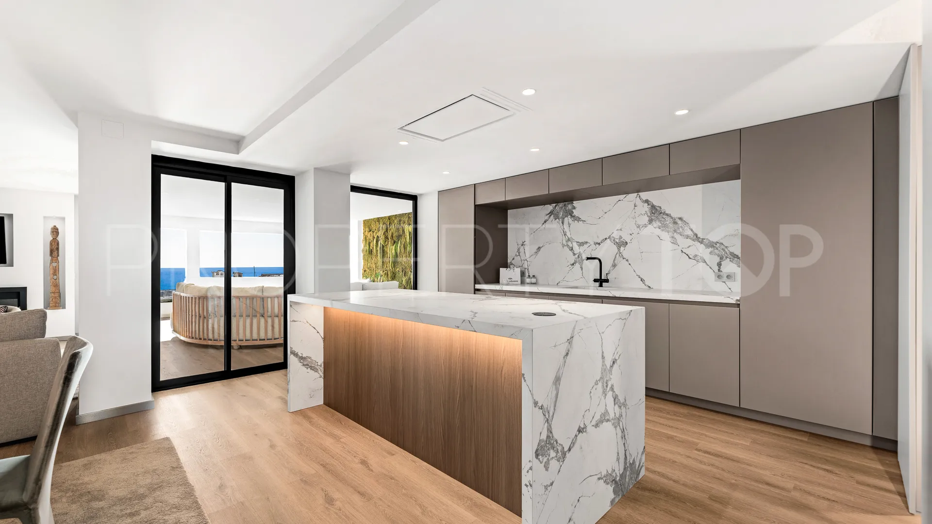 Apartamento de 5 dormitorios a la venta en Marbella - Puerto Banus