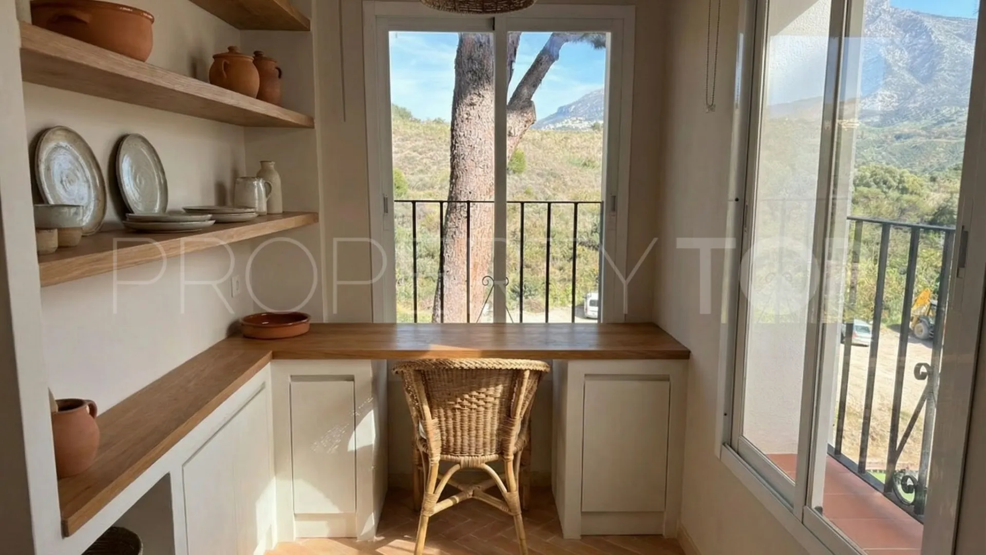 Se vende apartamento con 2 dormitorios en Los Pinos de Aloha