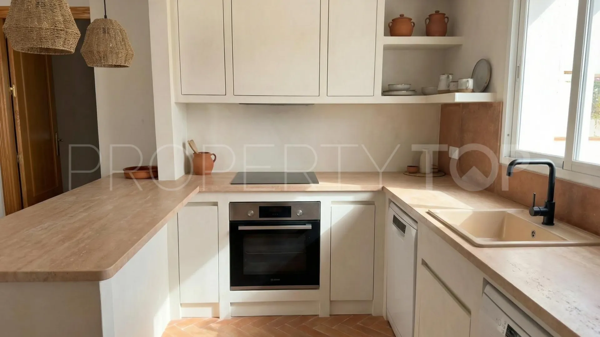 Se vende apartamento con 2 dormitorios en Los Pinos de Aloha