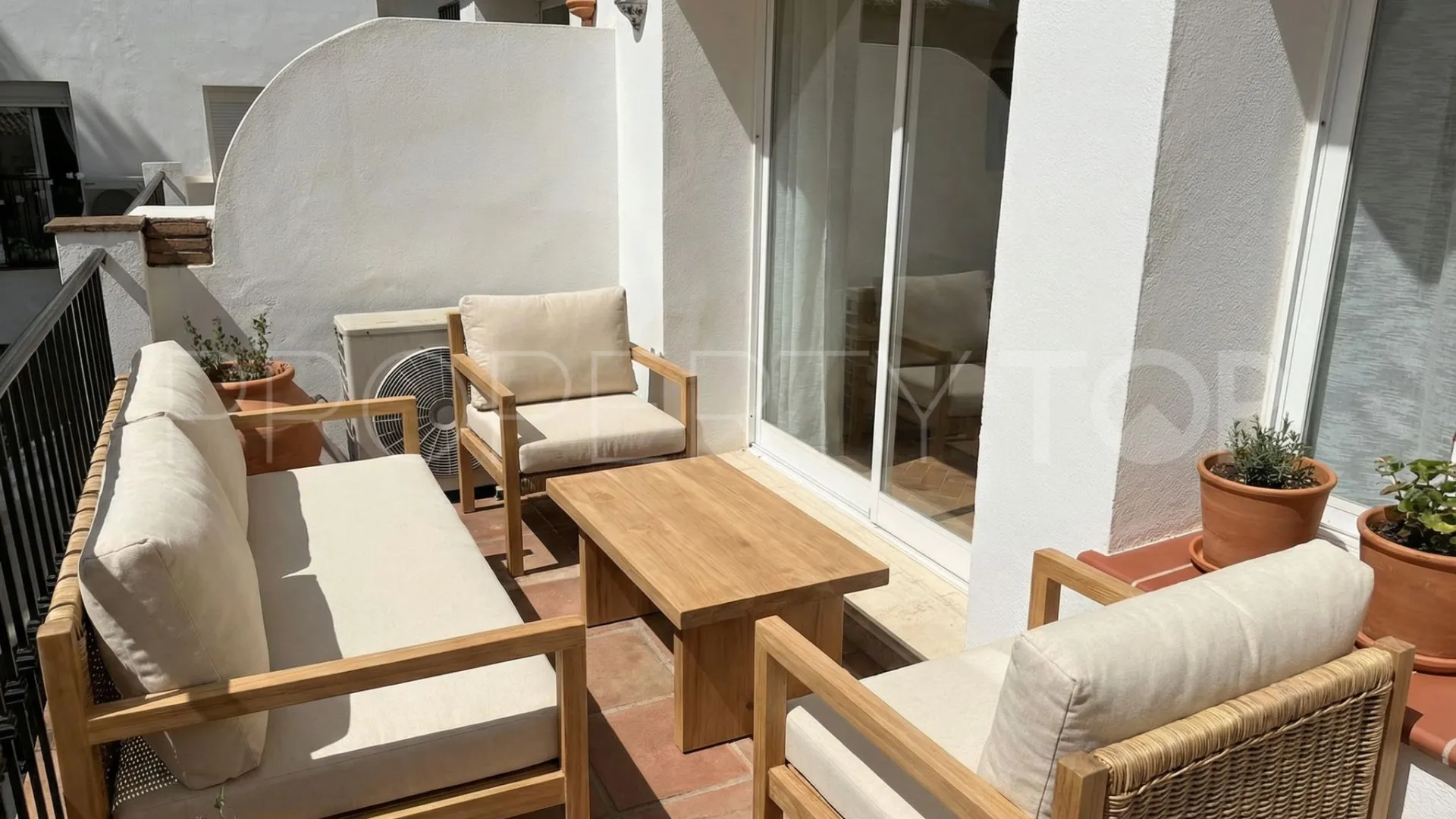Se vende apartamento con 2 dormitorios en Los Pinos de Aloha
