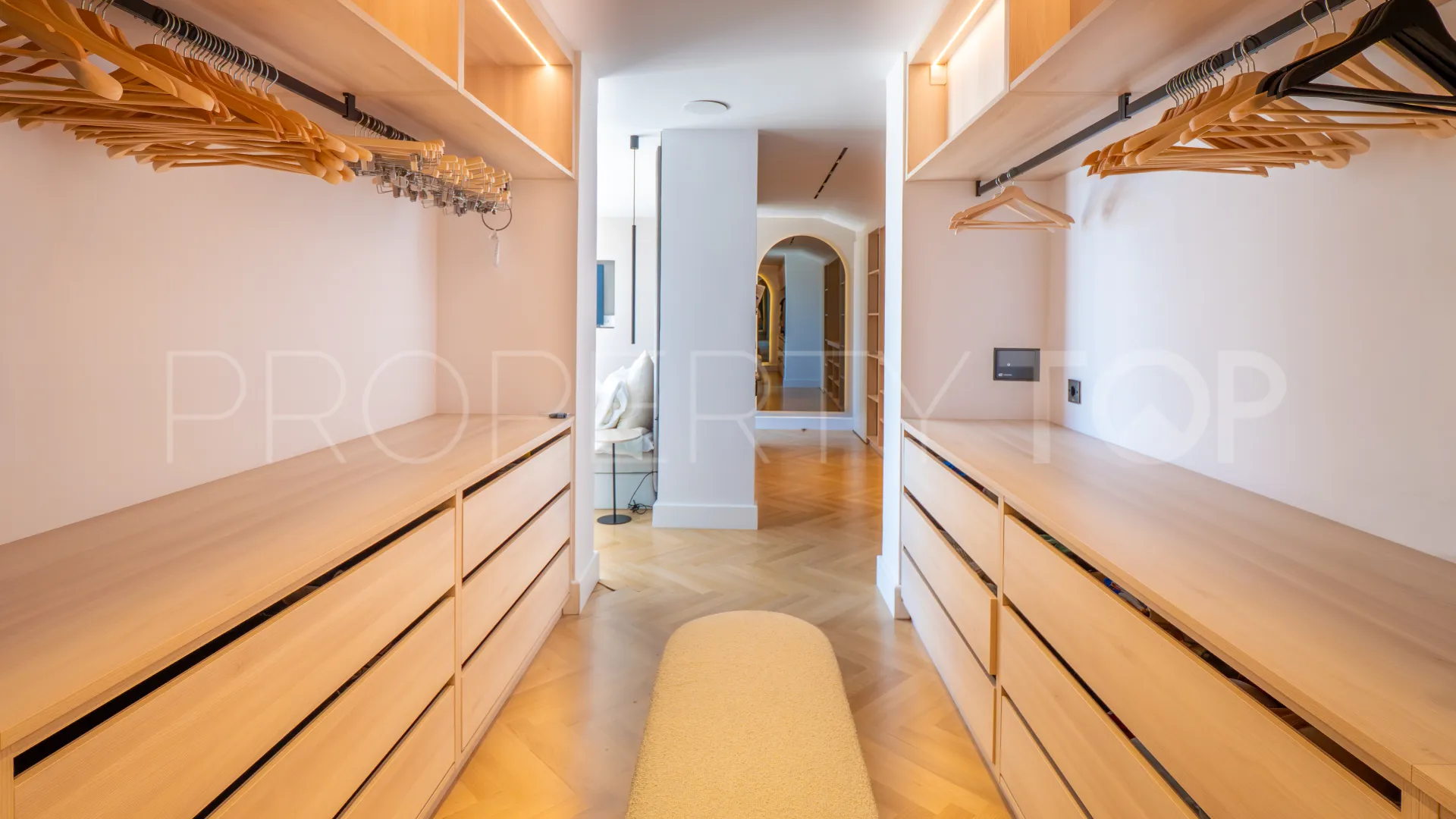 Duplex penthouse for sale in Benahavis