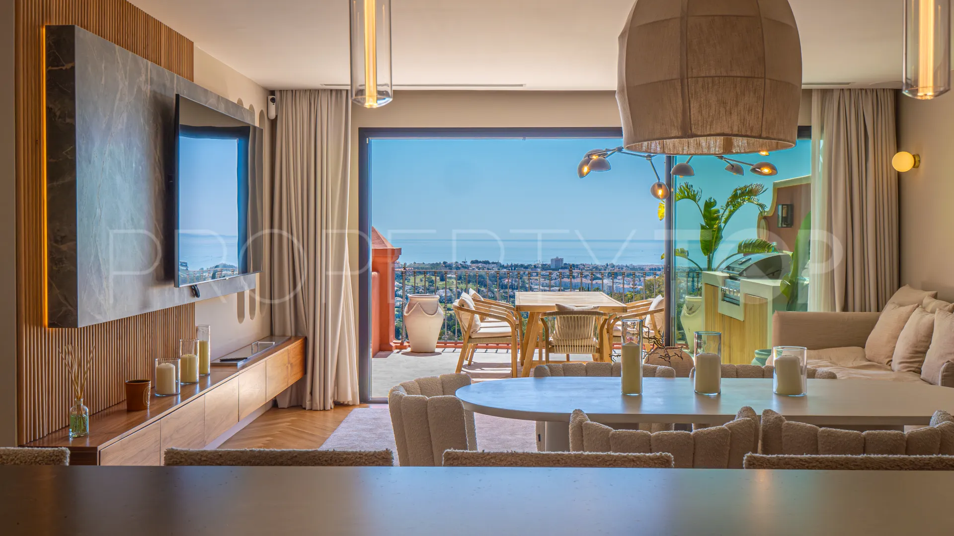 Duplex penthouse for sale in Benahavis