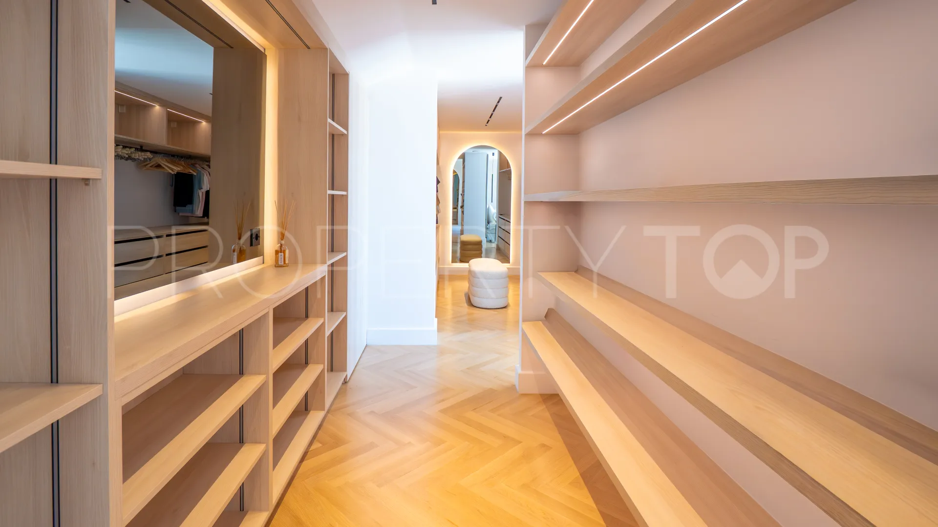 Duplex penthouse for sale in Benahavis