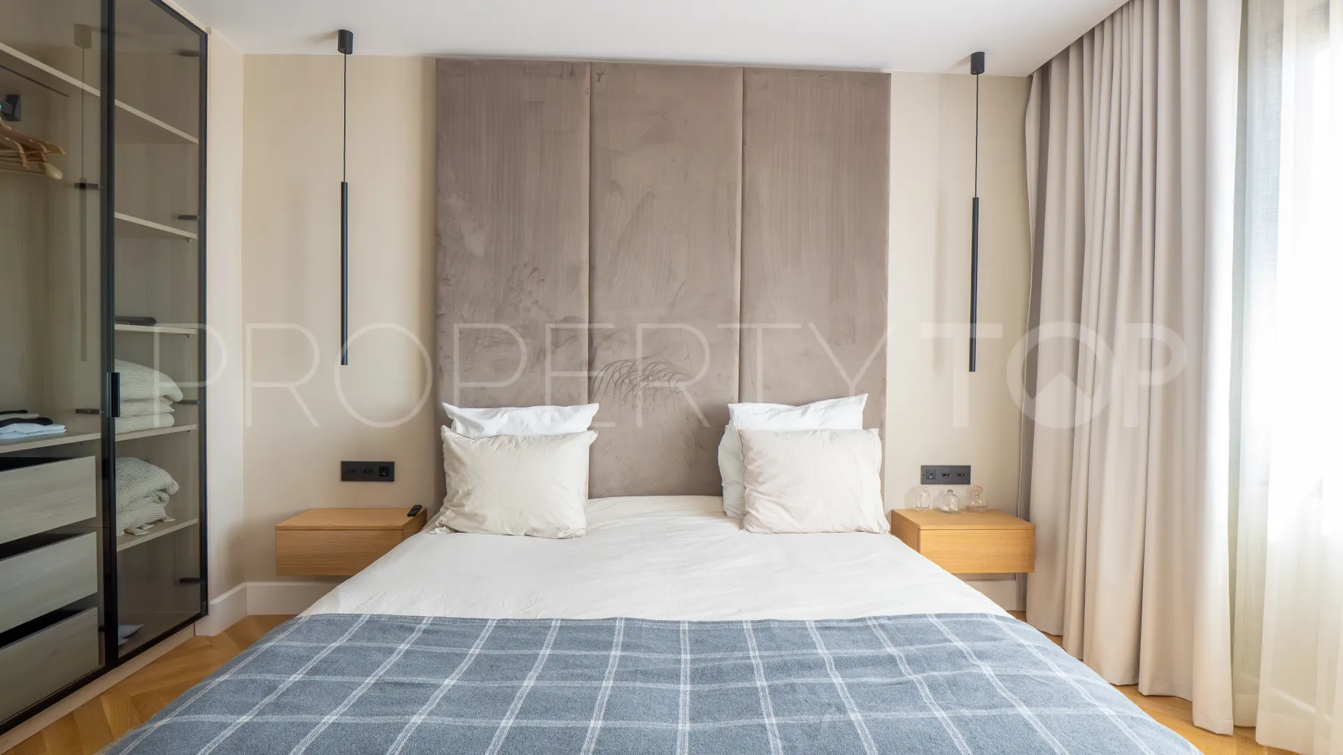 Duplex penthouse for sale in Benahavis