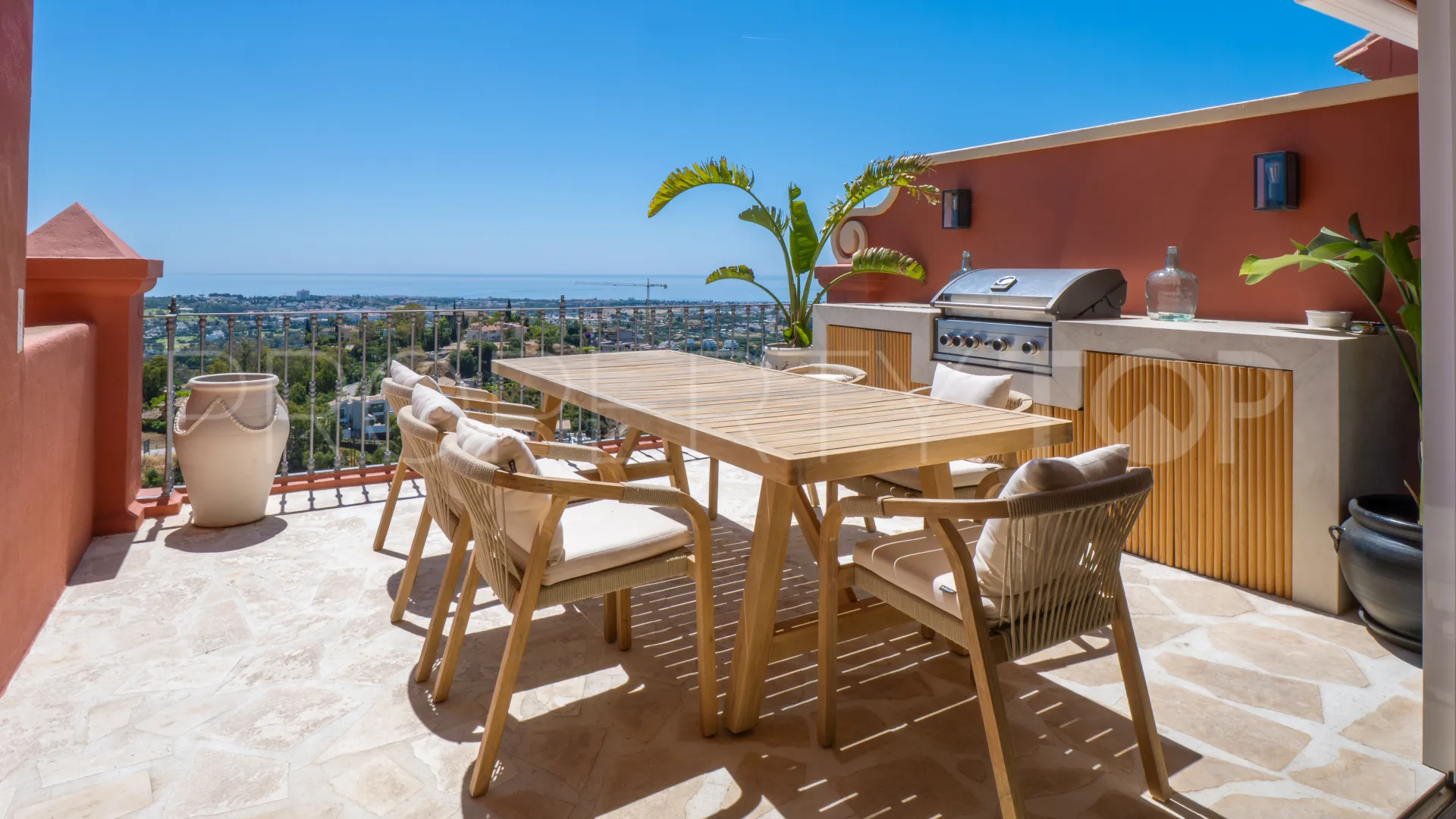 Duplex penthouse for sale in Benahavis