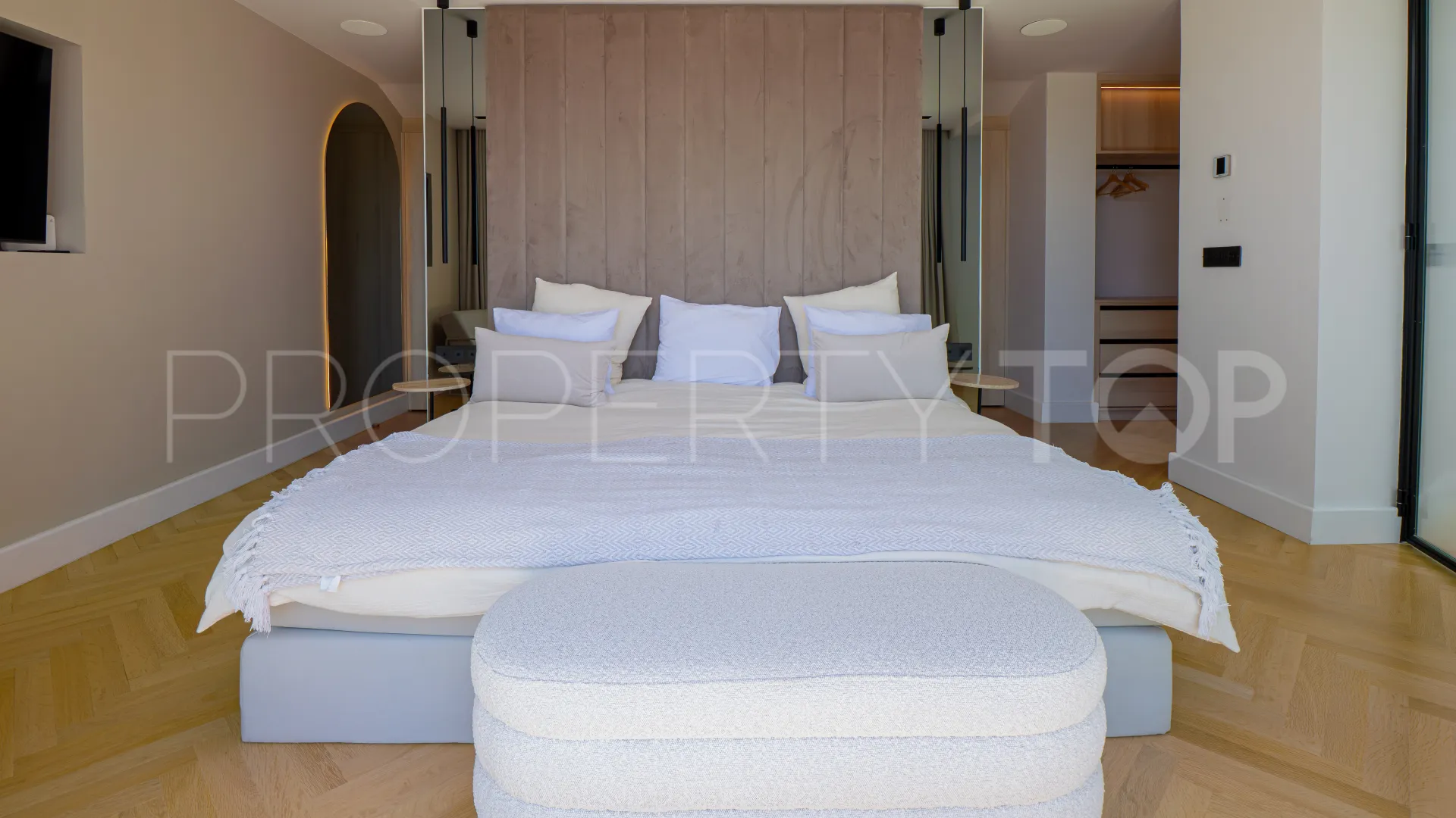 Duplex penthouse for sale in Benahavis