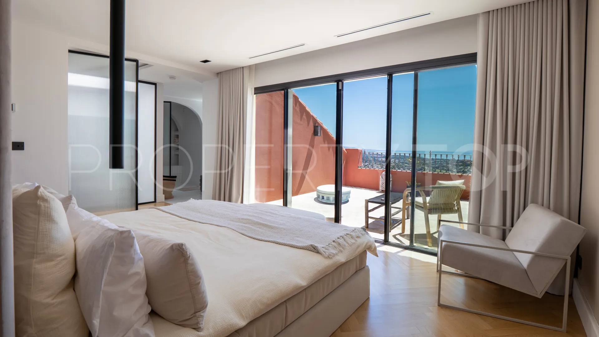 Duplex penthouse for sale in Benahavis