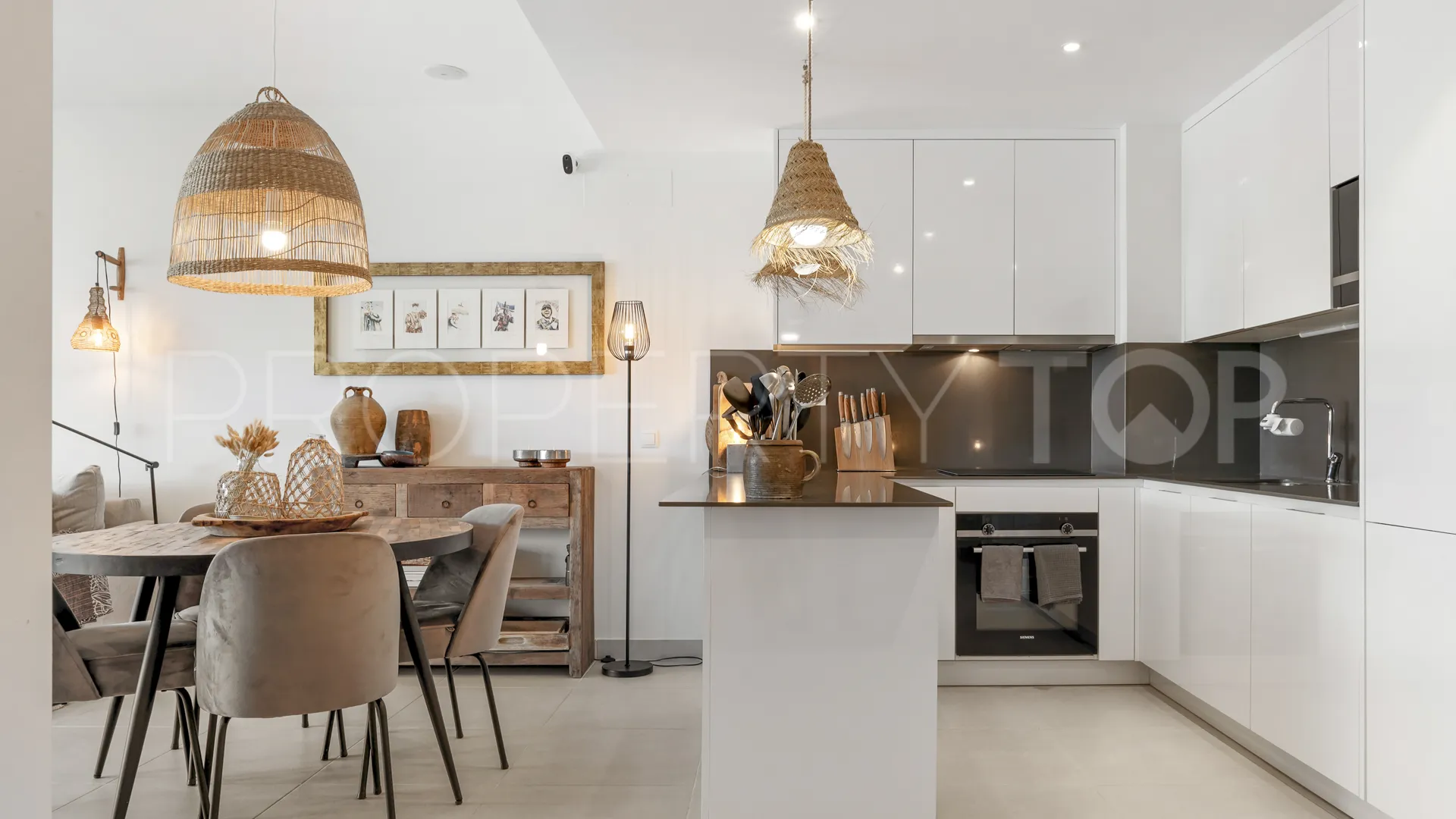 For sale ground floor apartment in Estepona Golf