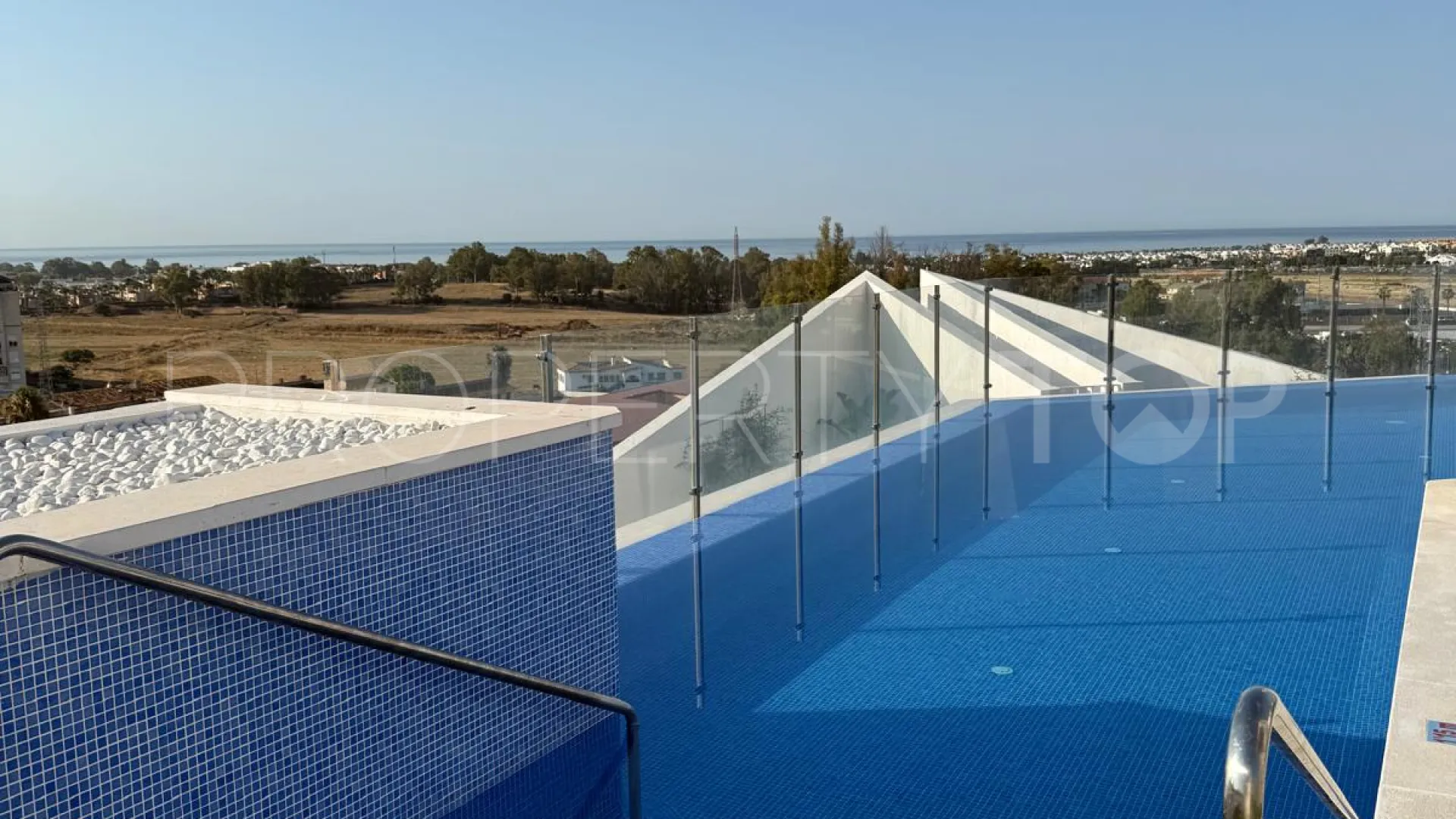 For sale apartment in Albatross Hill