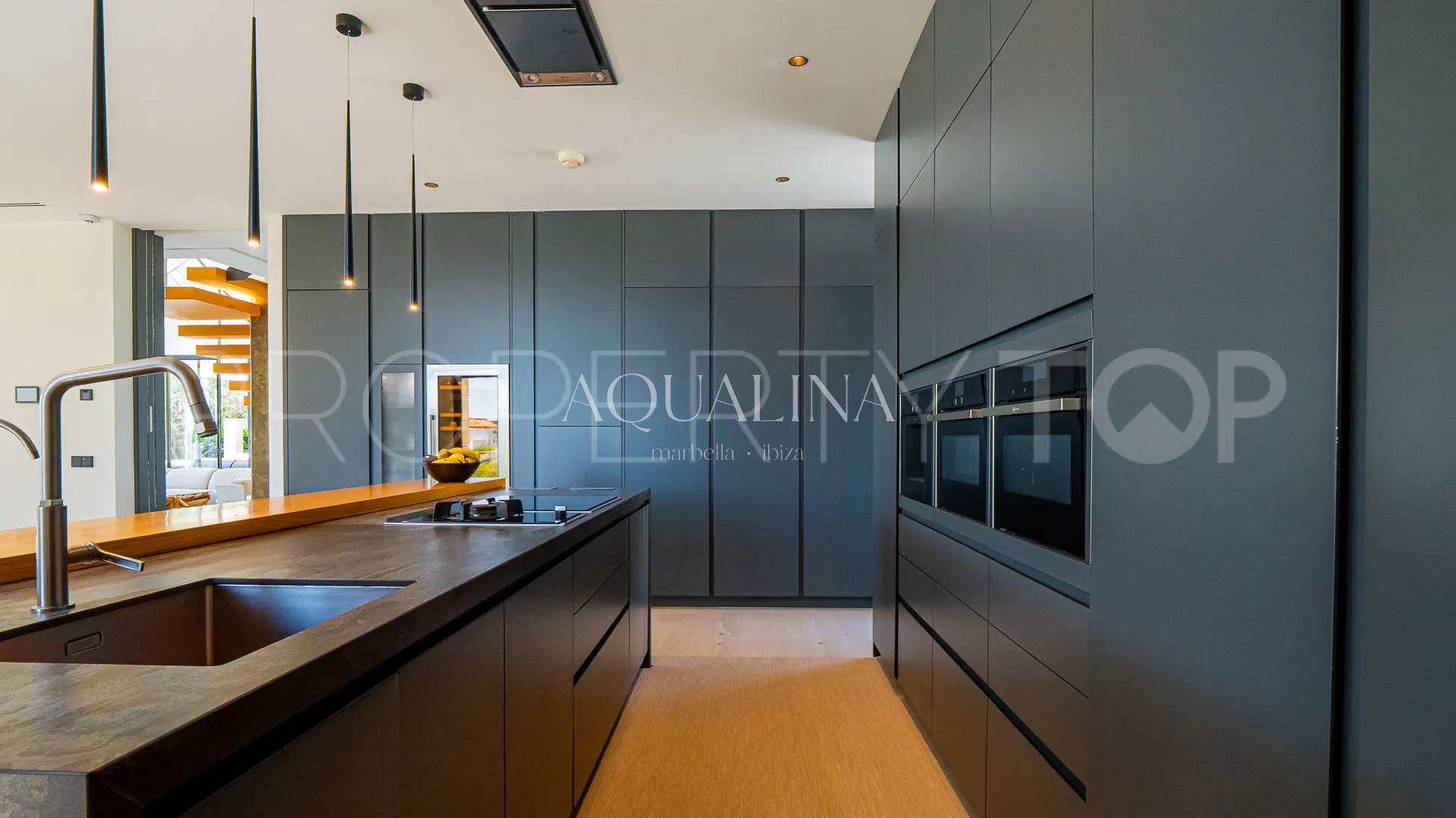 Villa for sale in Las Lomas del Marbella Club