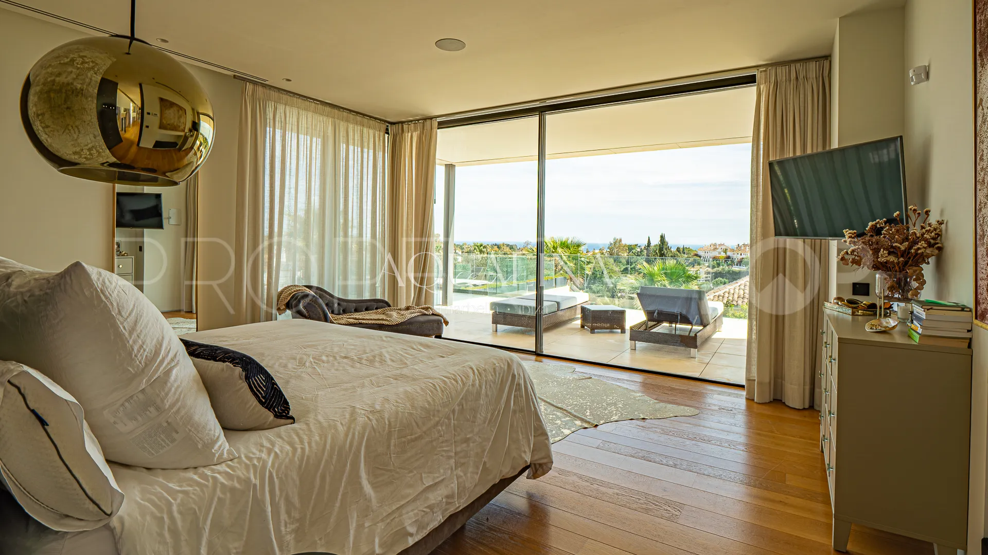 Villa for sale in Las Lomas del Marbella Club