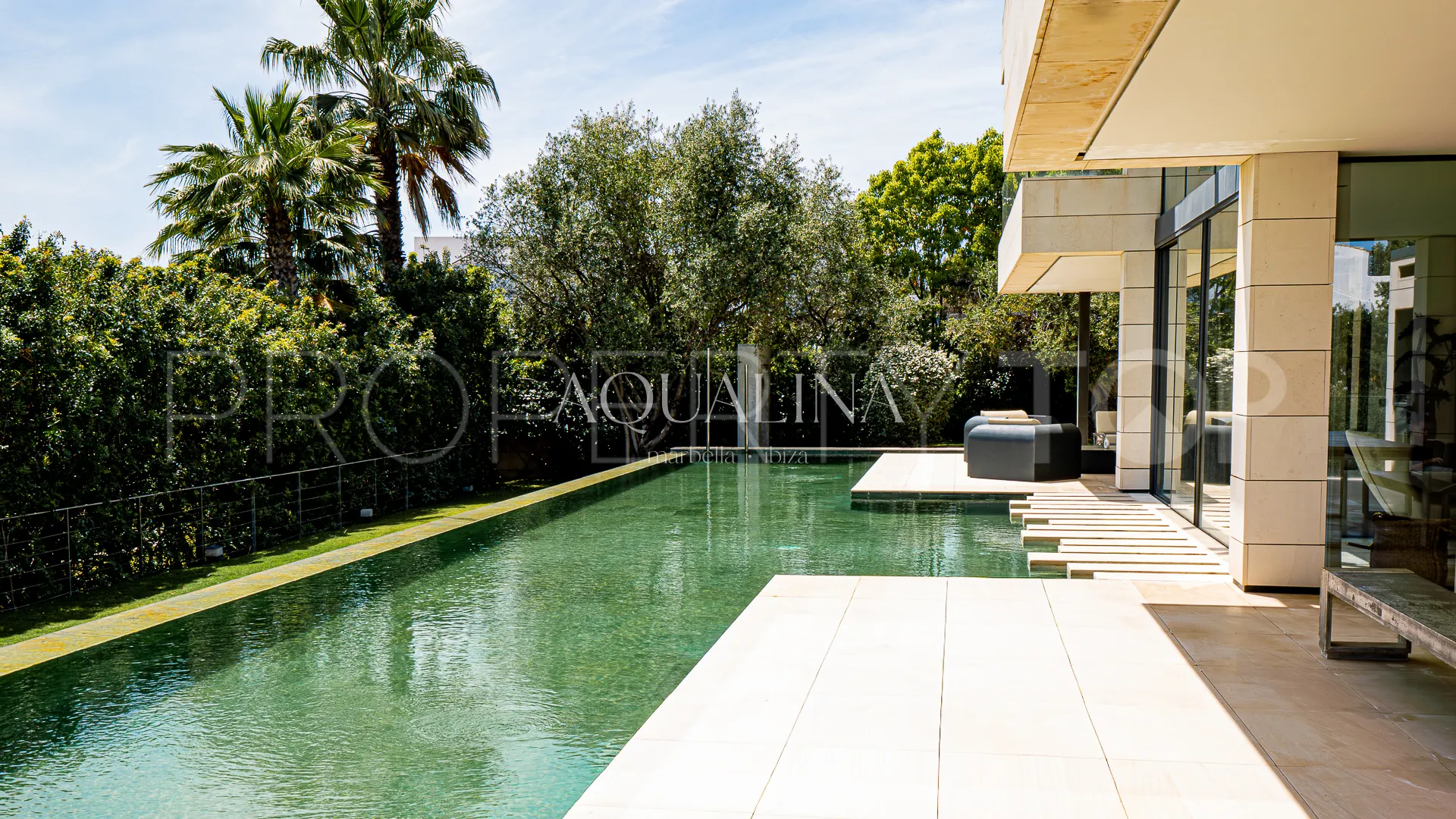 Villa for sale in Las Lomas del Marbella Club