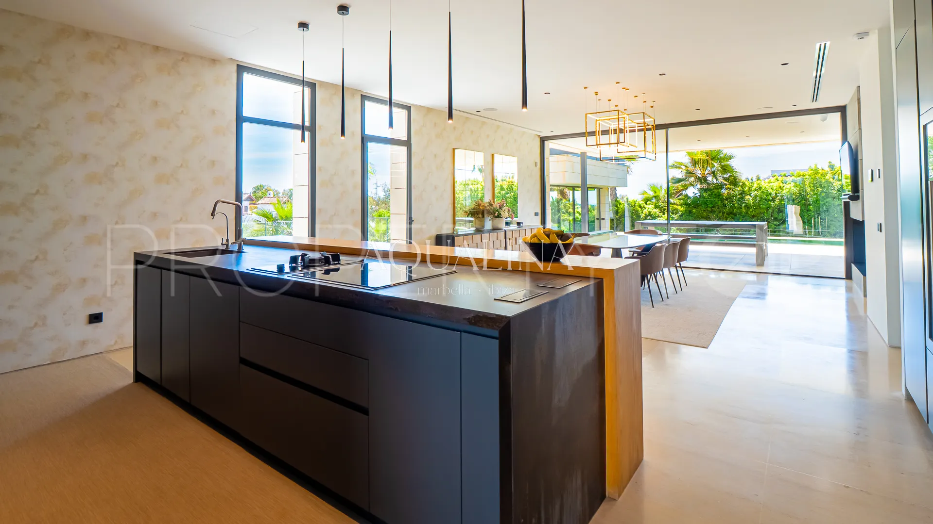 Villa for sale in Las Lomas del Marbella Club