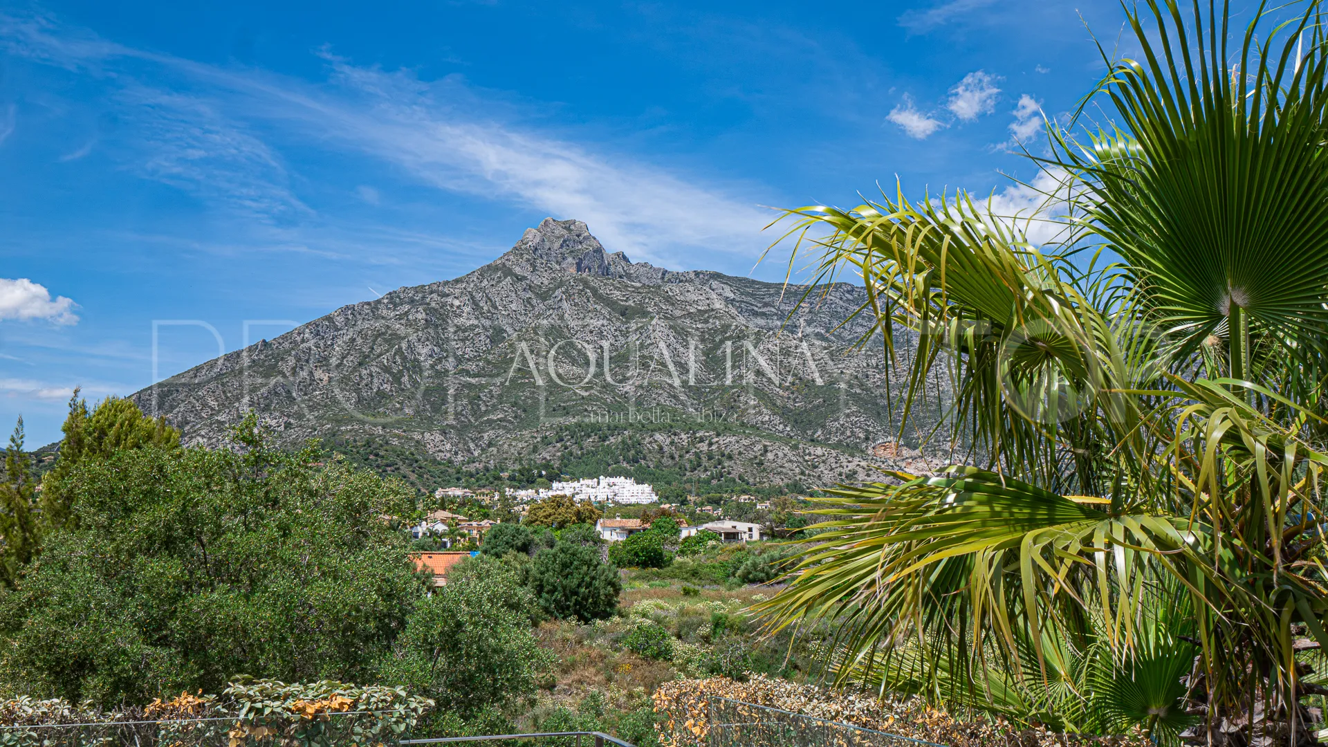 Villa for sale in Las Lomas del Marbella Club